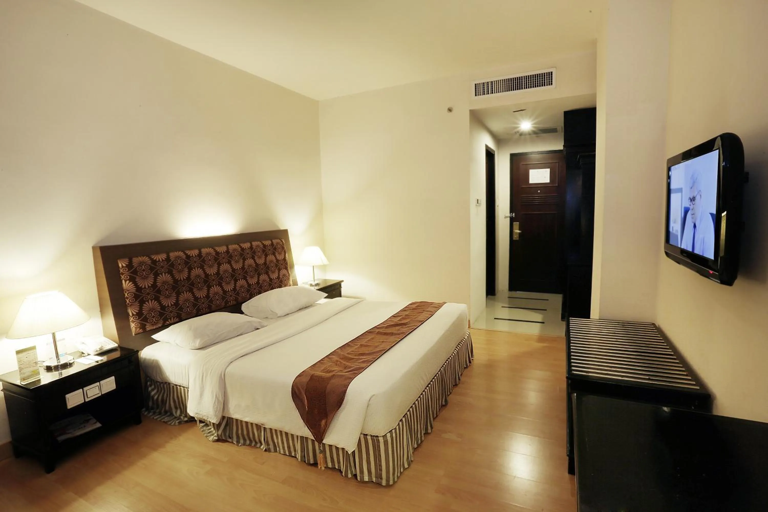 Superior Twin Room in Rocky Plaza Hotel Padang