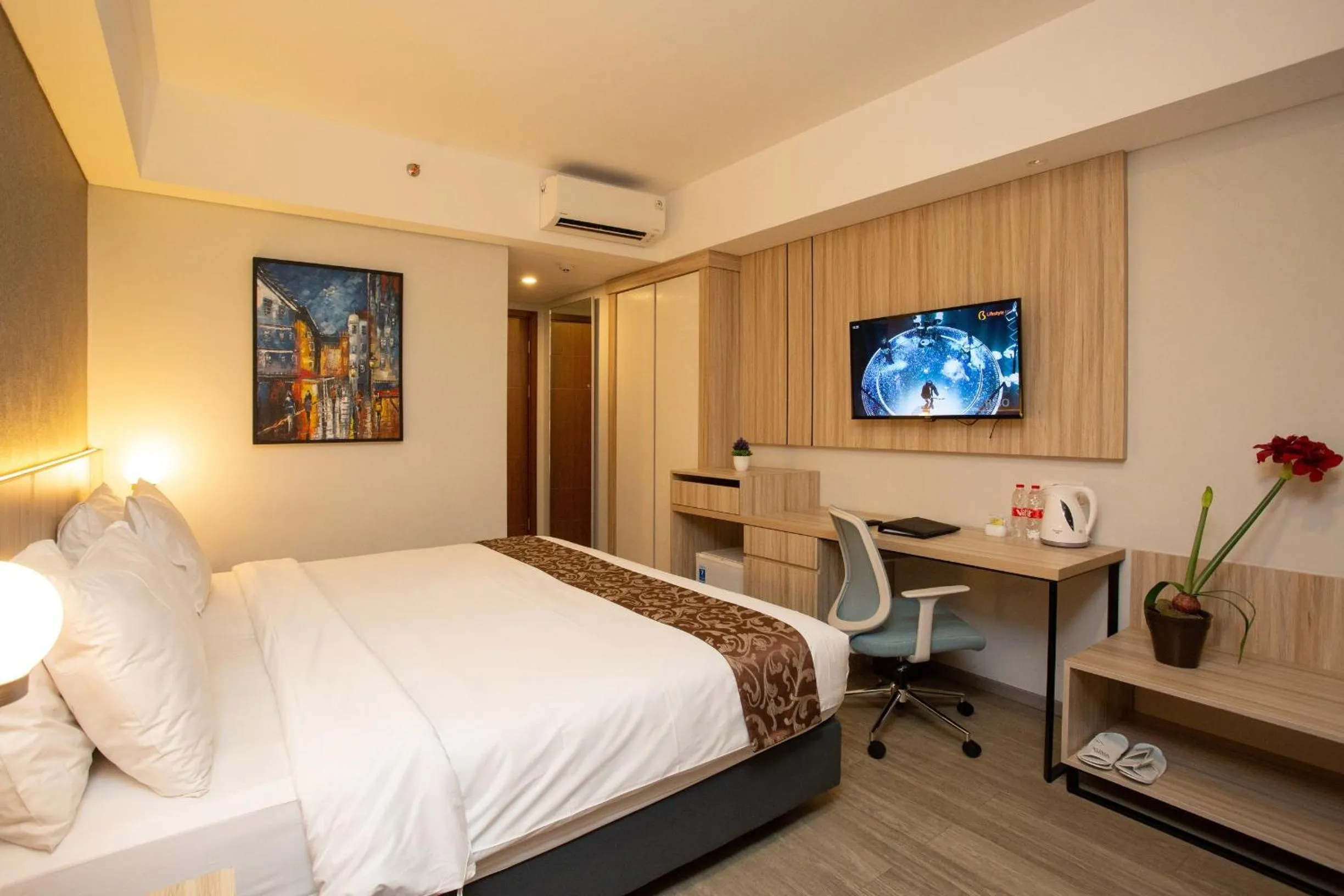 Deluxe Double or Twin Room in Avissa Suites