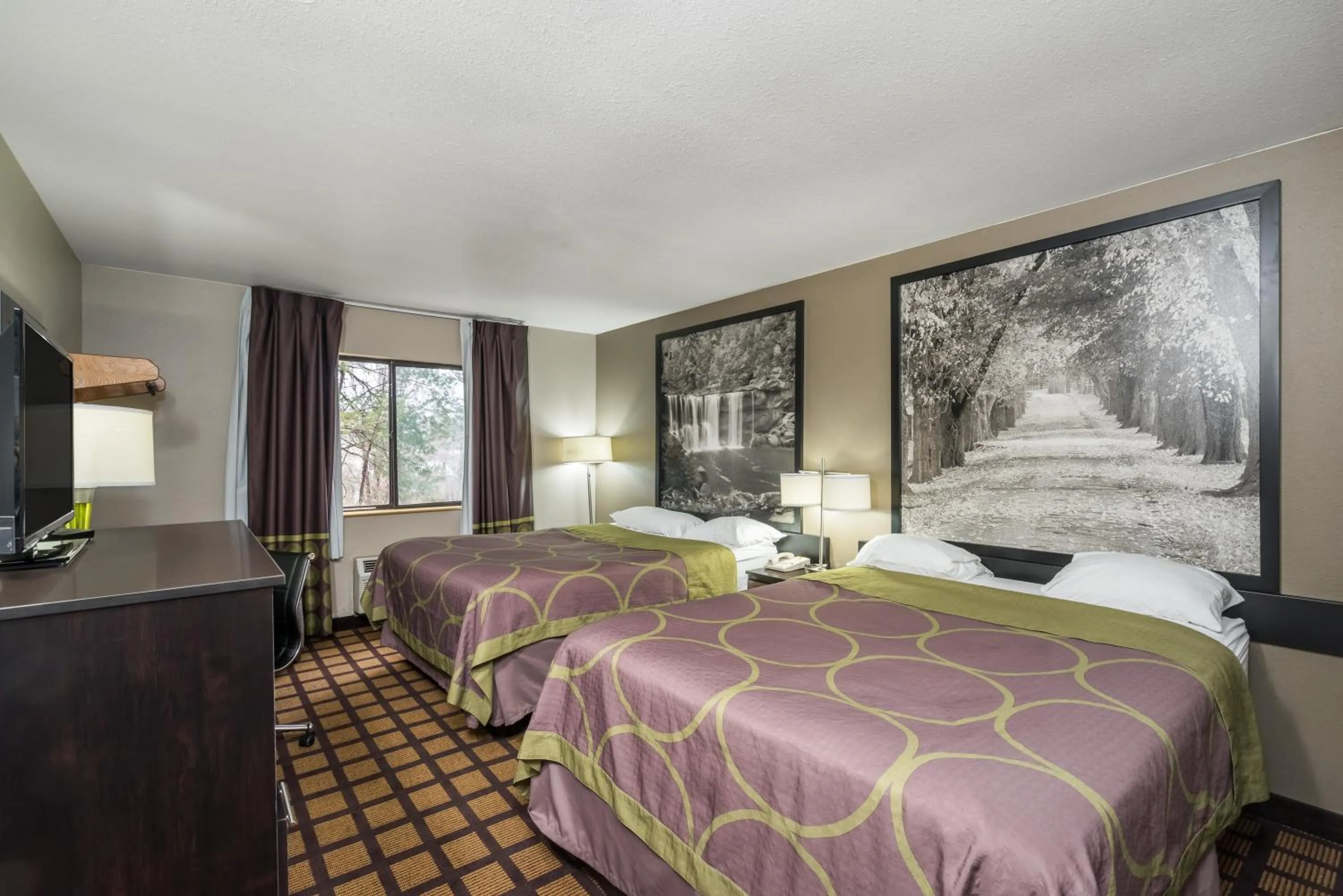 Queen Room with Two Queen Beds - Non-Smoking in Super 8 by Wyndham Munfordville KY