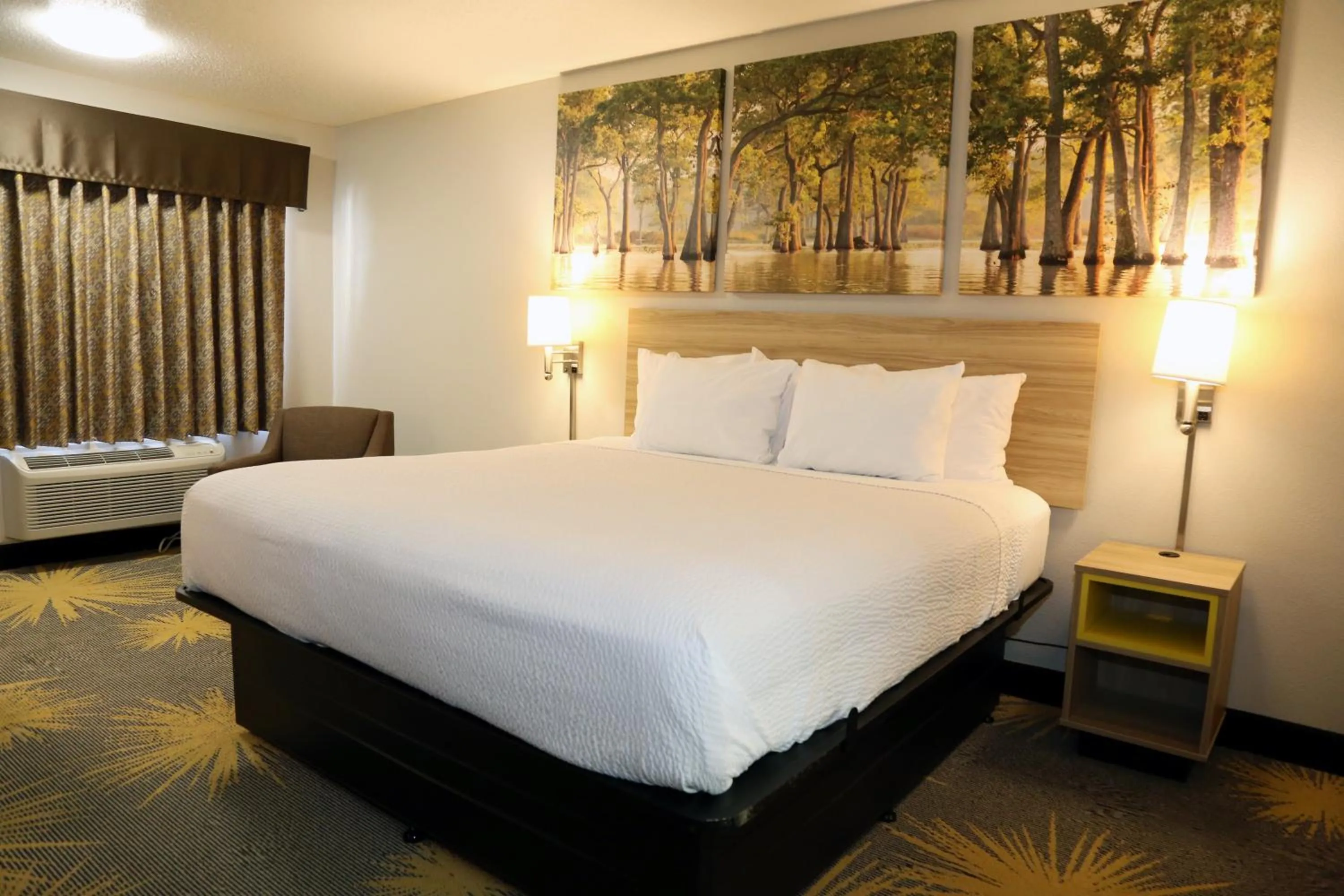 King Room - Non-Smoking in Days Inn by Wyndham Monroe, Louisiana