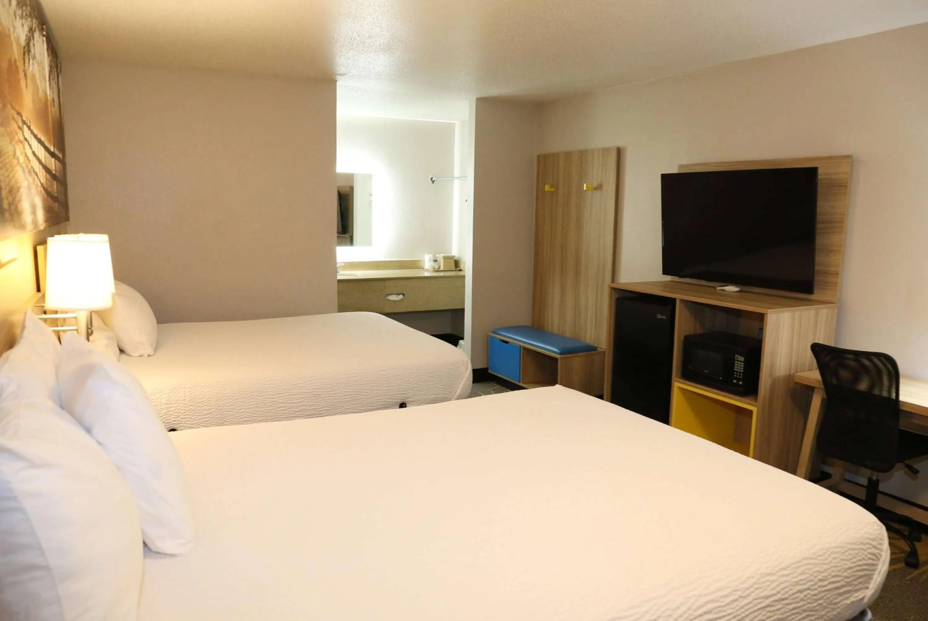 Queen Room with Two Queen Beds - Non-Smoking in Days Inn by Wyndham Monroe, Louisiana