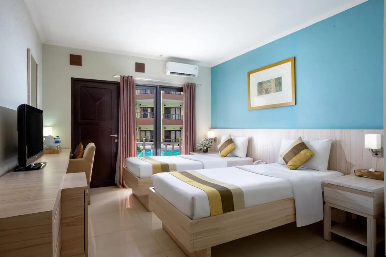 Deluxe Twin Room in Palace Hotel