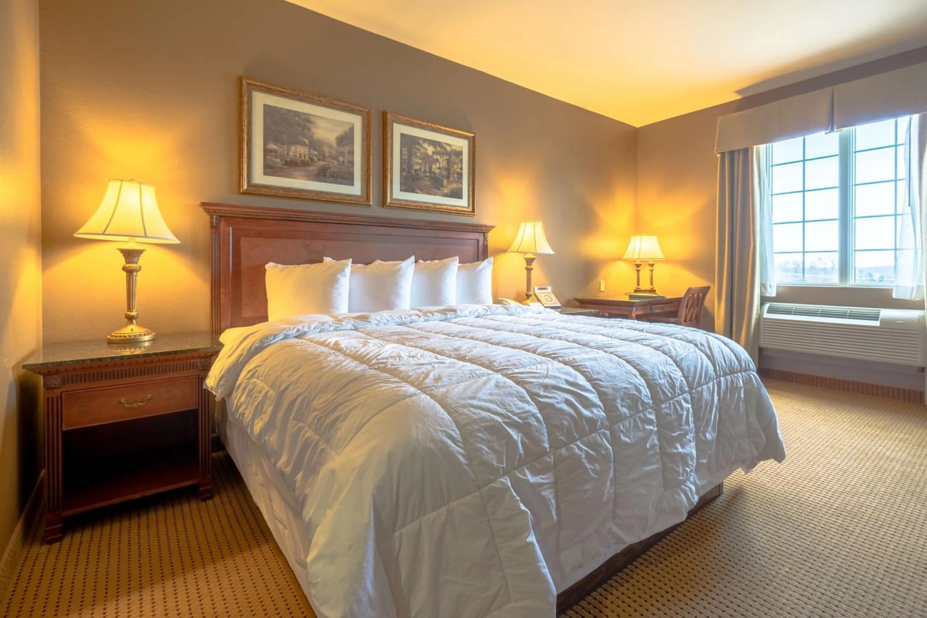 Deluxe King Suite with Sofa Bed in The Wildwood Hotel