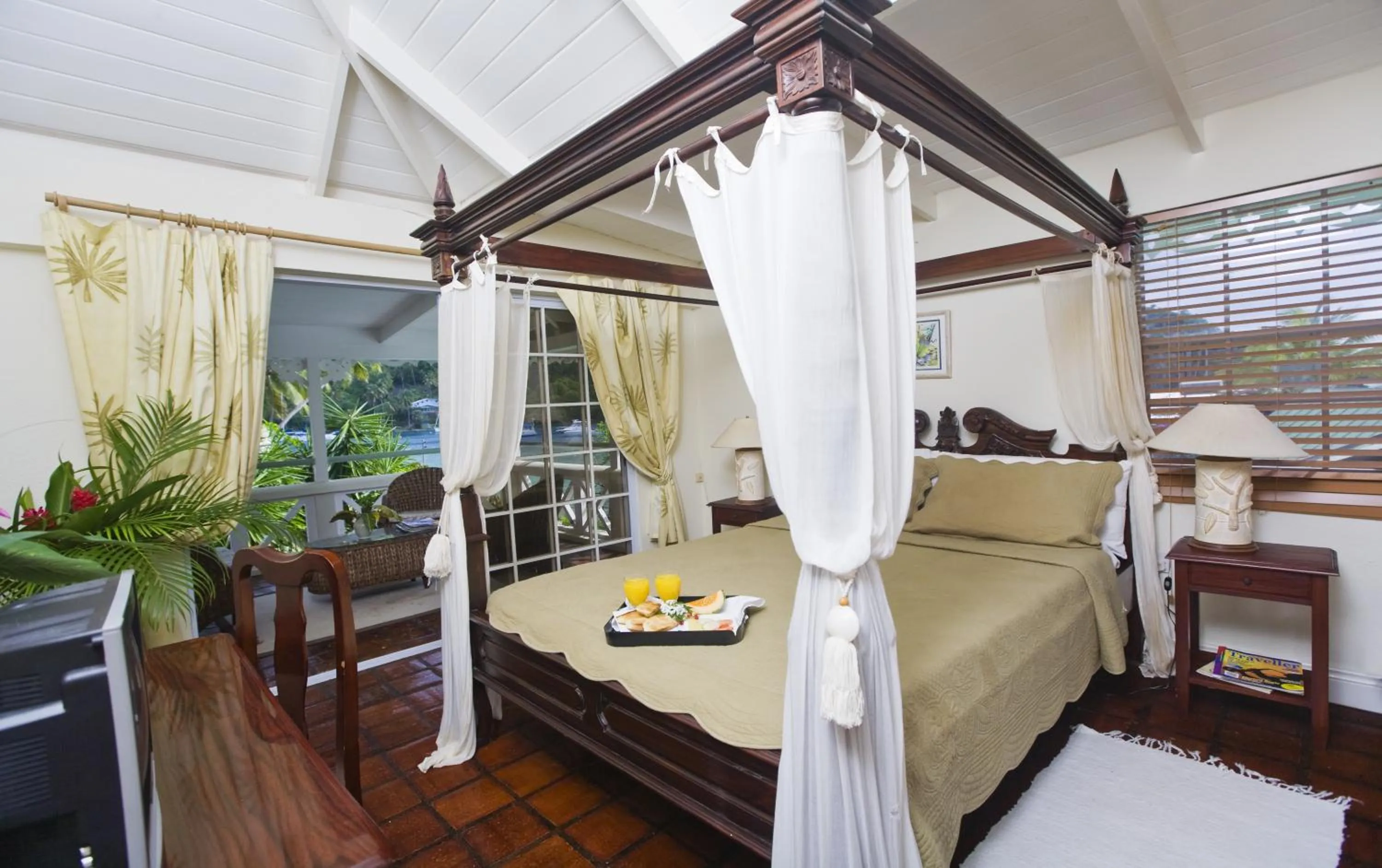Beachfront Deluxe Studio in Marigot Beach Club & Dive Resort