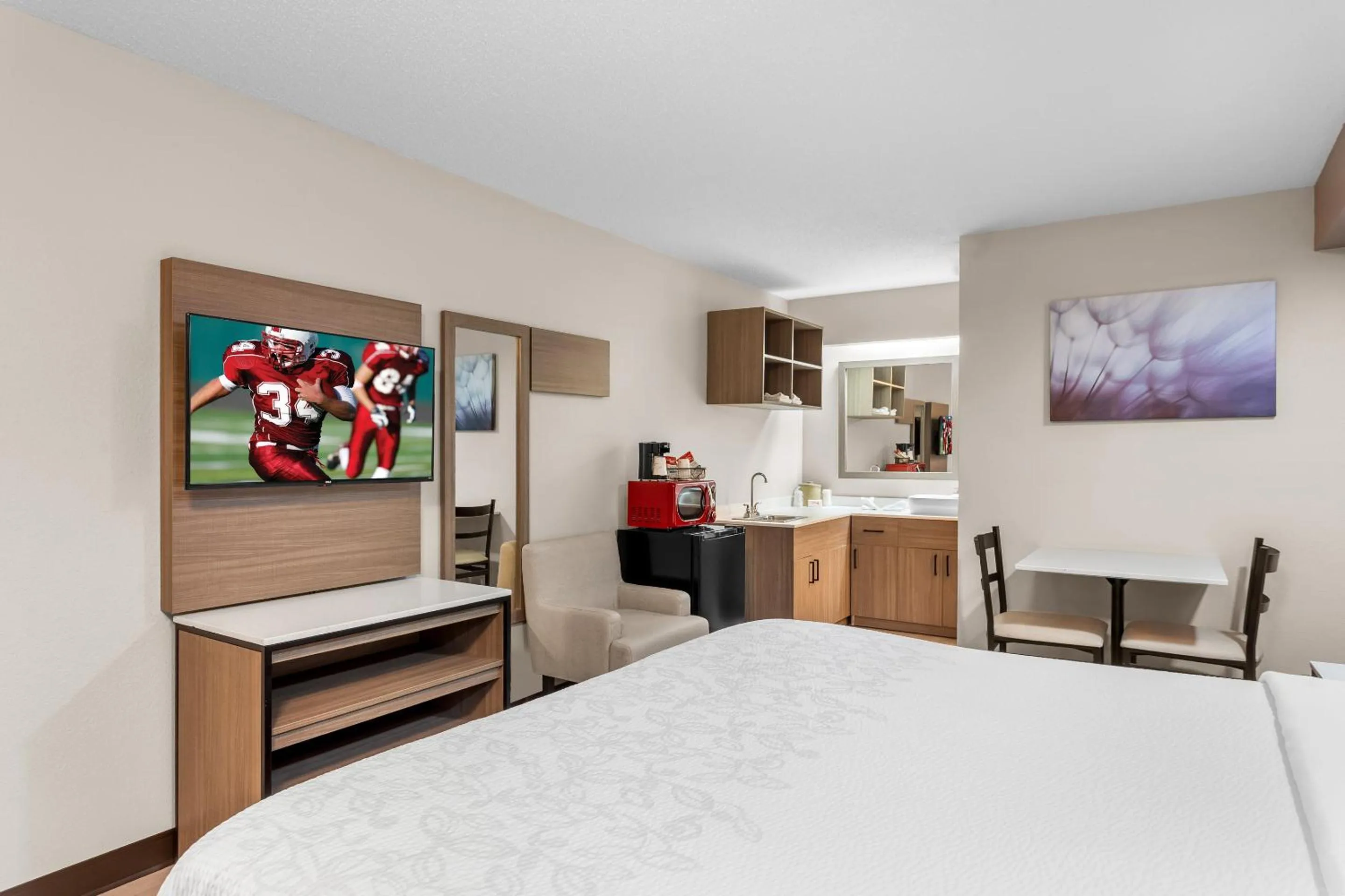 Deluxe Room Two Double Beds with Kitchenette Smoke Free in Red Roof PLUS Chicago - Hoffman Estates