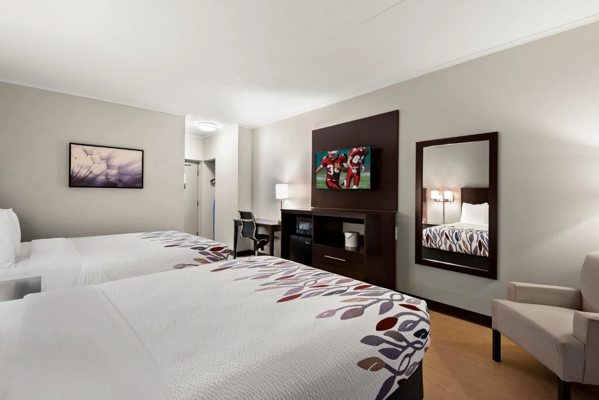 Superior Room with Two Queen Beds Non-Smoking in Red Roof Inn Norwich