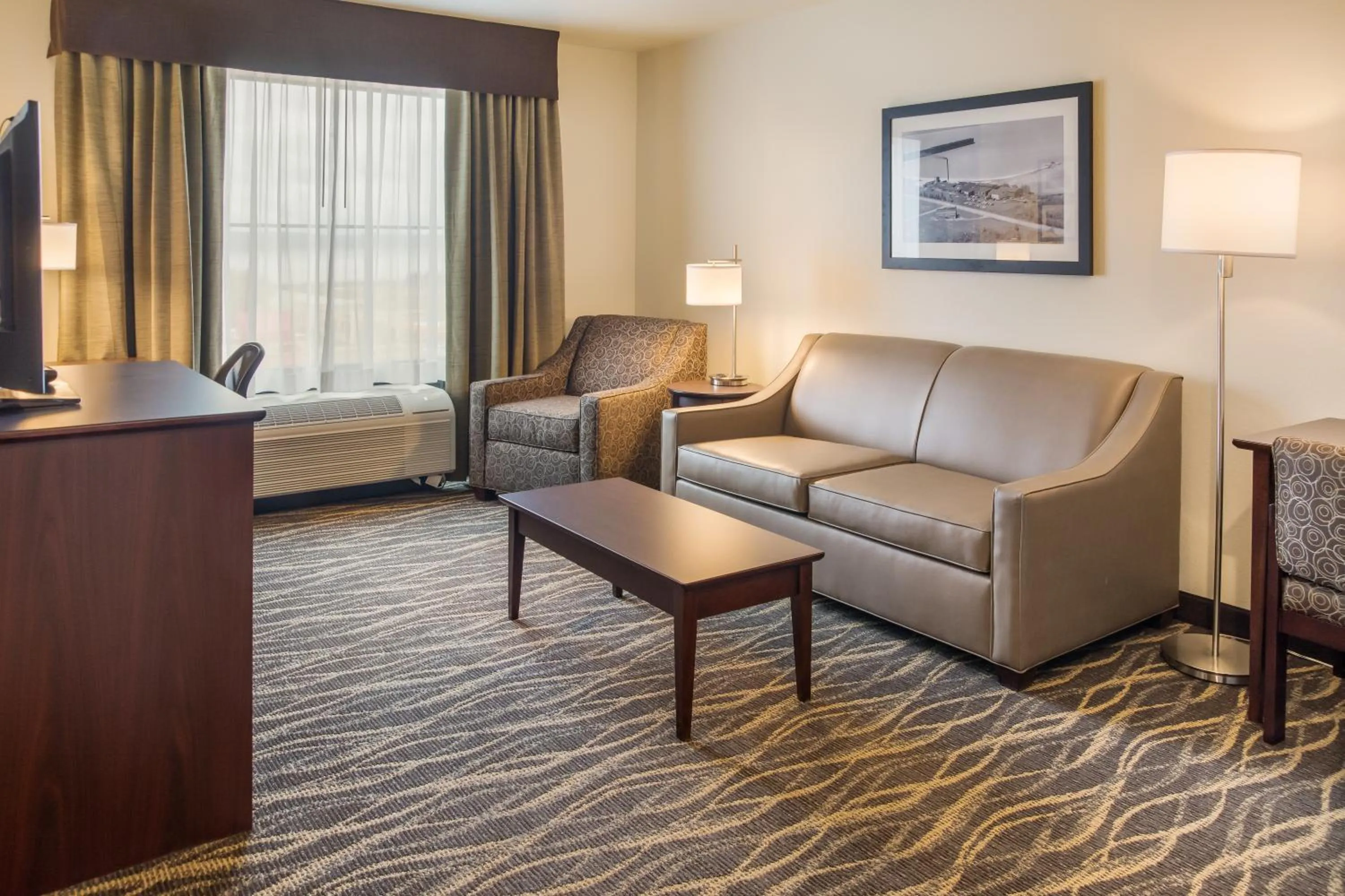 Deluxe Suite in Cobblestone Inn and Suites - Ashland