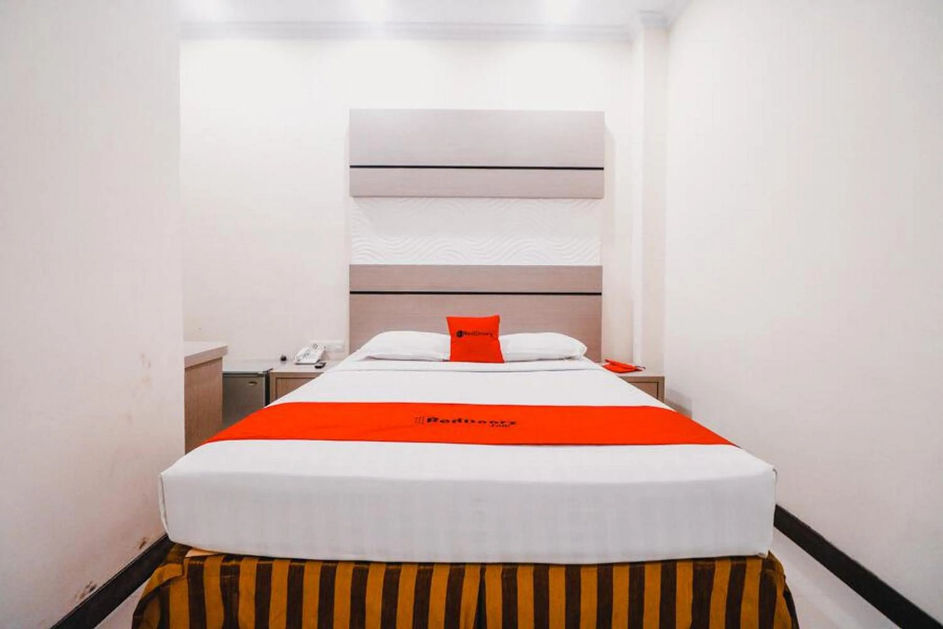 Suite in Reddoorz Plus near Makassar Town Square