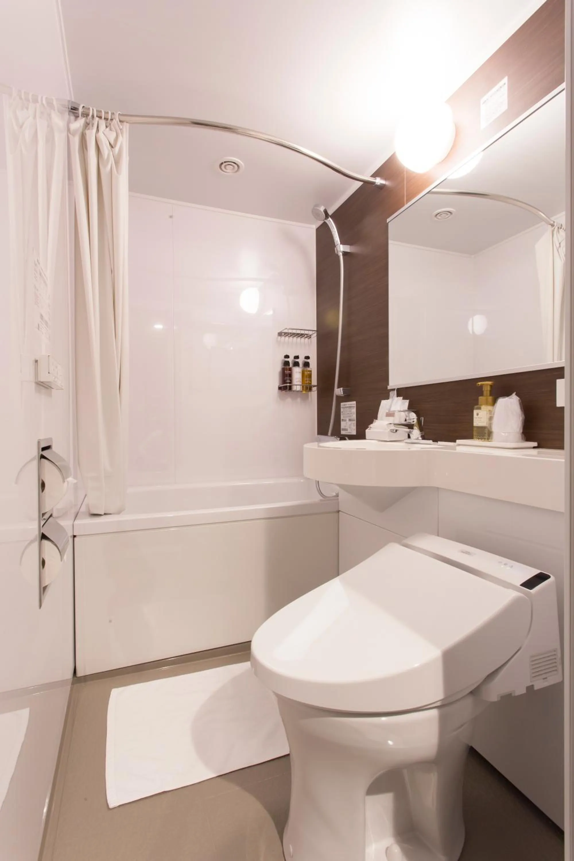 Standard Twin Room - Non-Smoking in Osaka Riverside Hotel