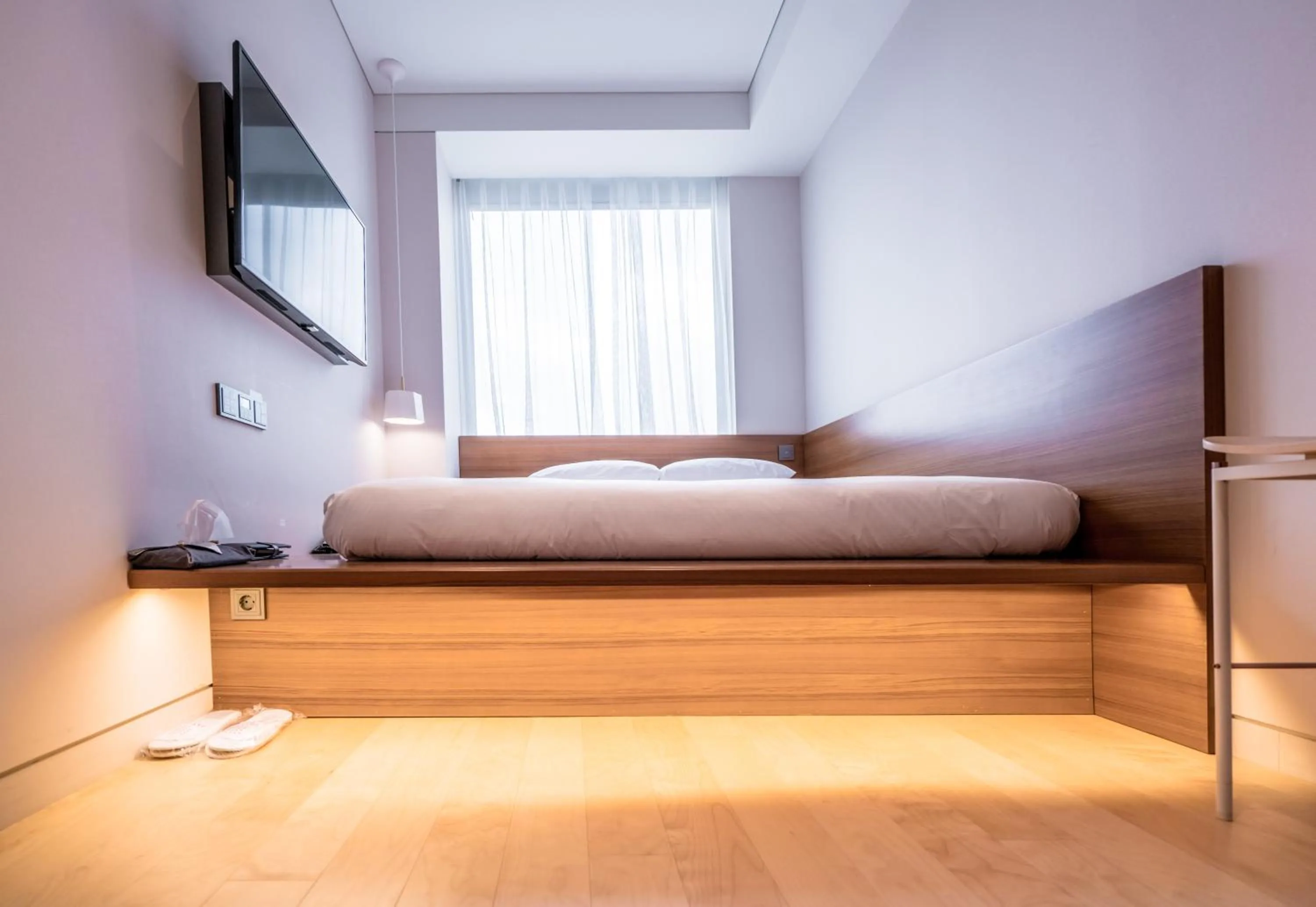 Uptown King in Patio 7