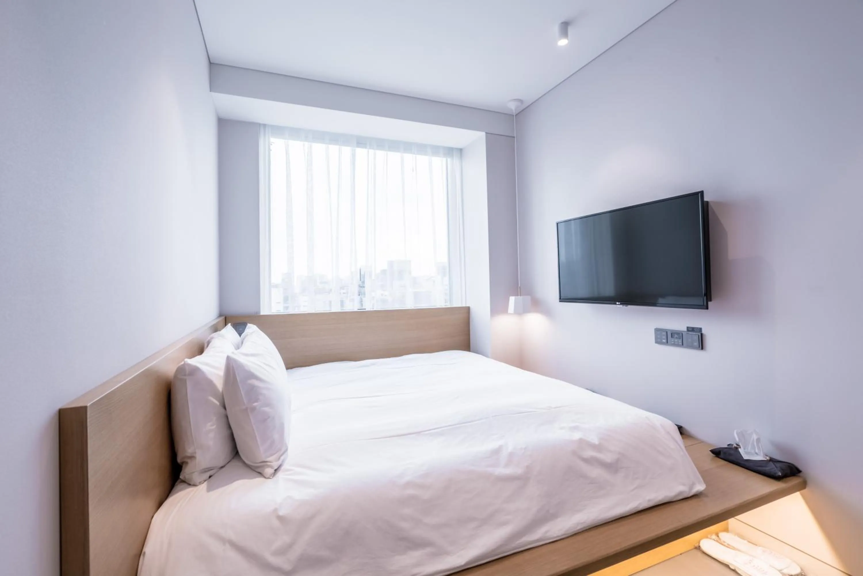 Downtown King in Patio 7