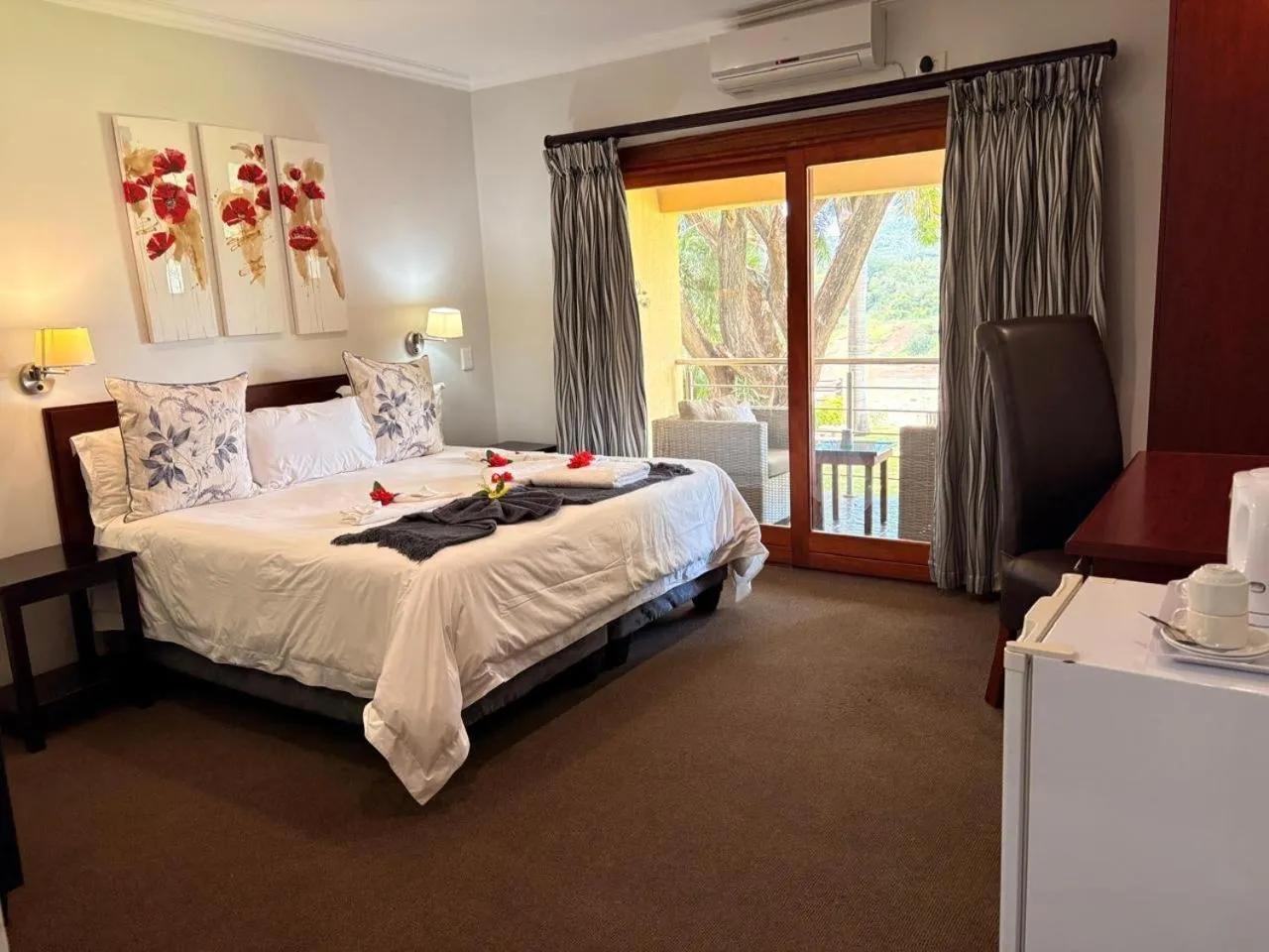 Deluxe King Room - single occupancy in Rio Vista Lodge