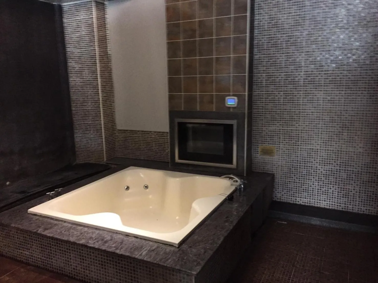 Economy Double Room with Private Parking in Chateau Motel & Spa