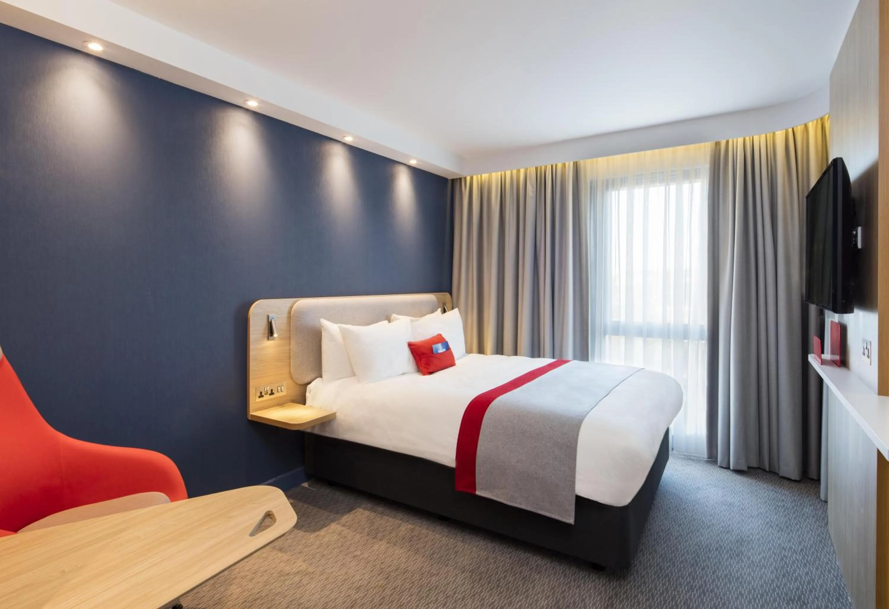 Standard Double Room with Free Hot Breakfast in Holiday Inn Express Belfast City by IHG