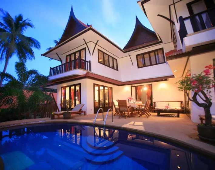 Three-Bedroom Villa with Private Pool (8 Adults) in Paradise Island Estate