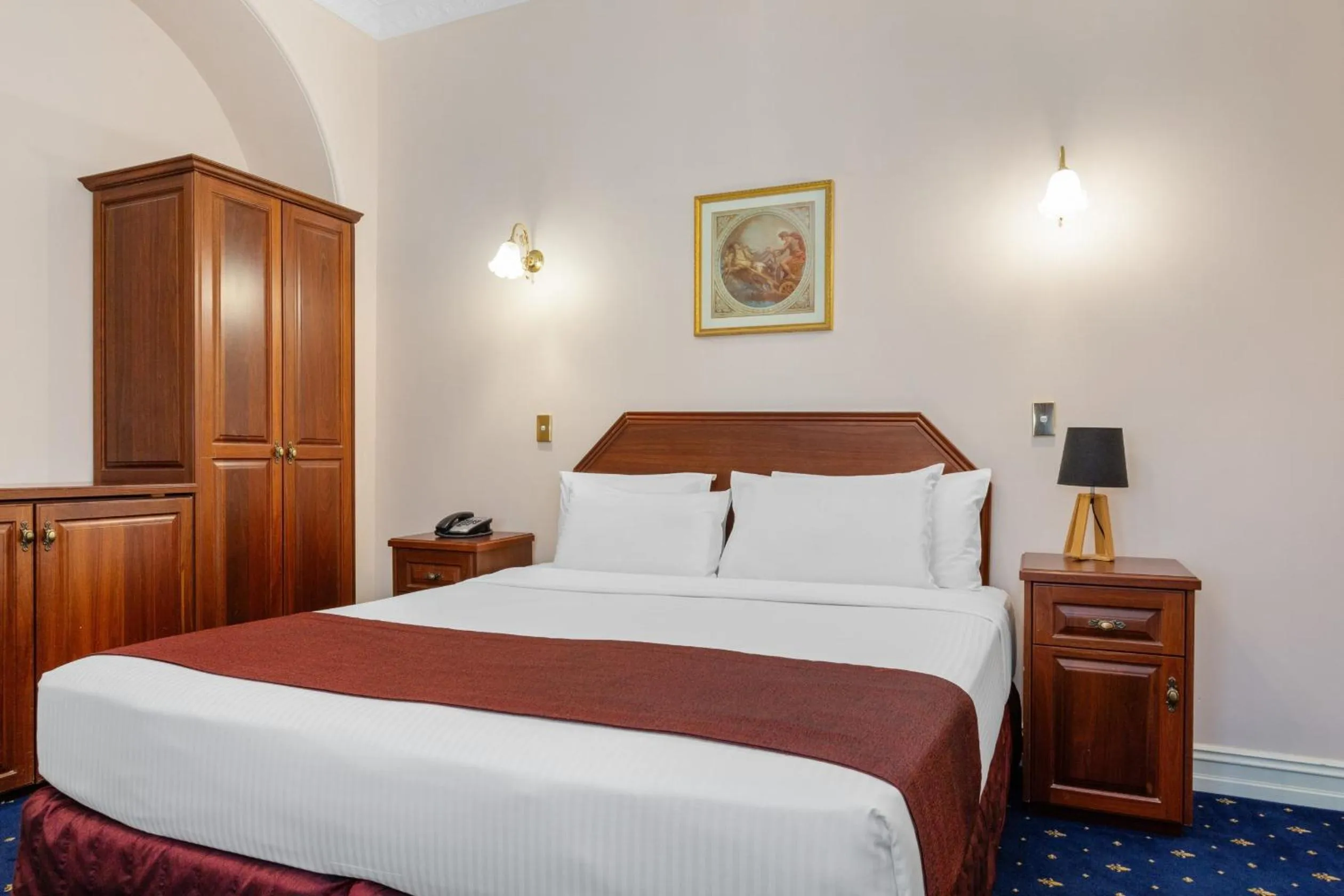 Double or Twin Room - Disability Access in Palais Royale
