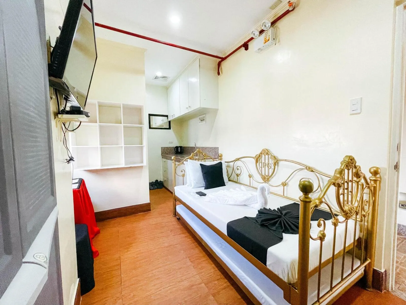 Budget Double Room in Chanel Paris Hotel powered by Cocotel