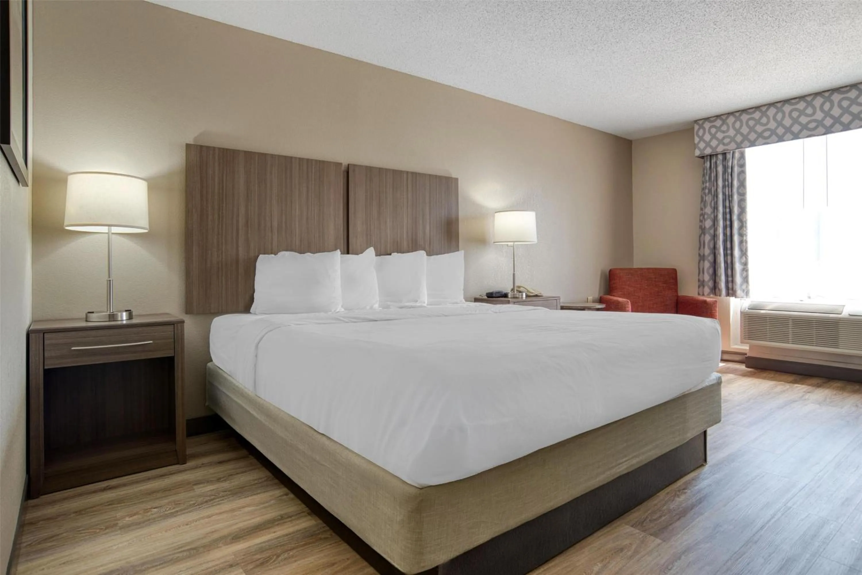 King Room in Best Western Plus Philadelphia-Choctaw Hotel and Suites