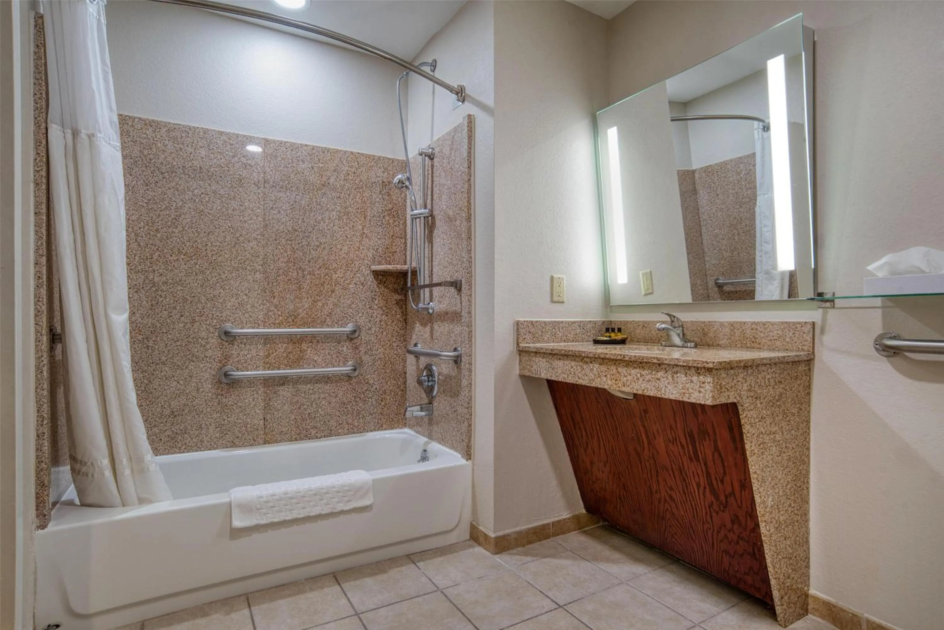 King Room with Bath Tub - Disability Access in Best Western Plus Philadelphia-Choctaw Hotel and Suites