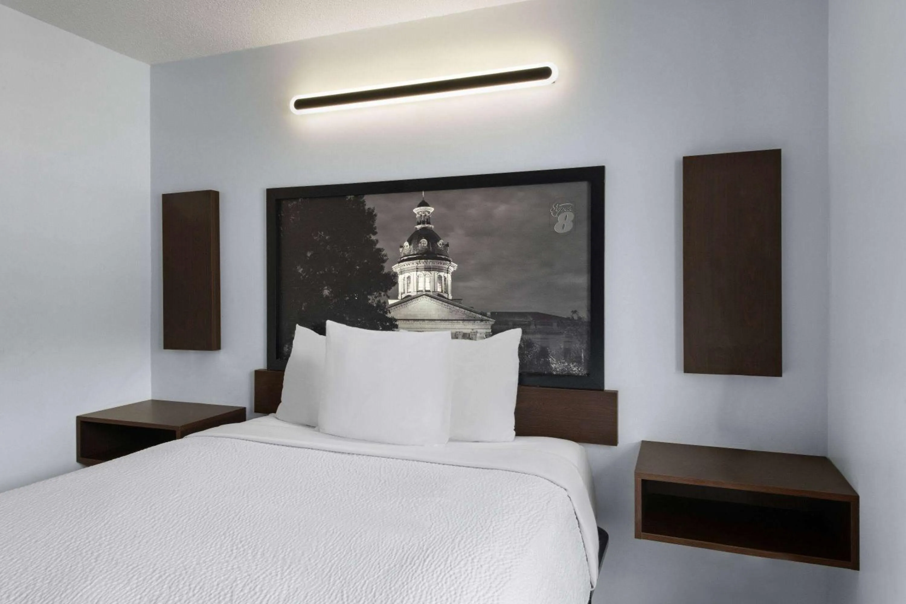 Queen Room - Non-Smoking in Super 8 by Wyndham Harbison/Parkridge Hospital