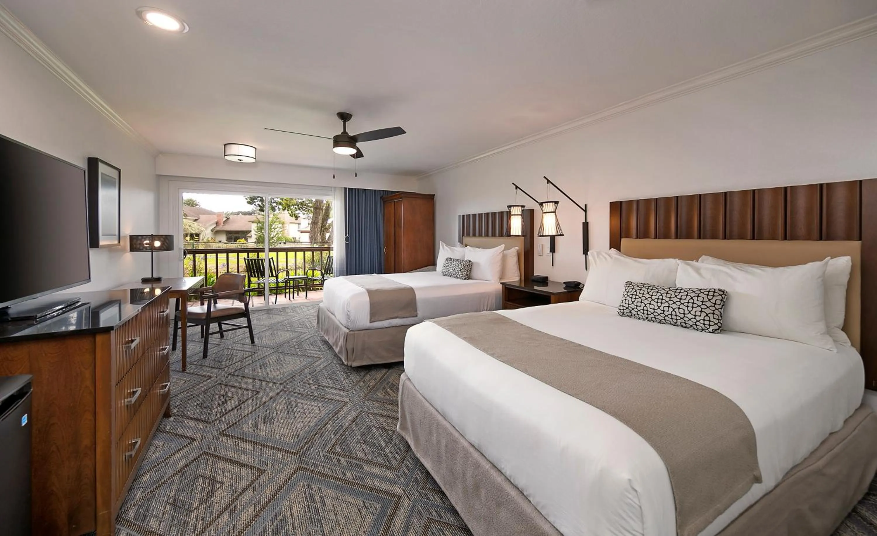 Queen Room with Two Queen Beds - Disability Access in Half Moon Bay Lodge