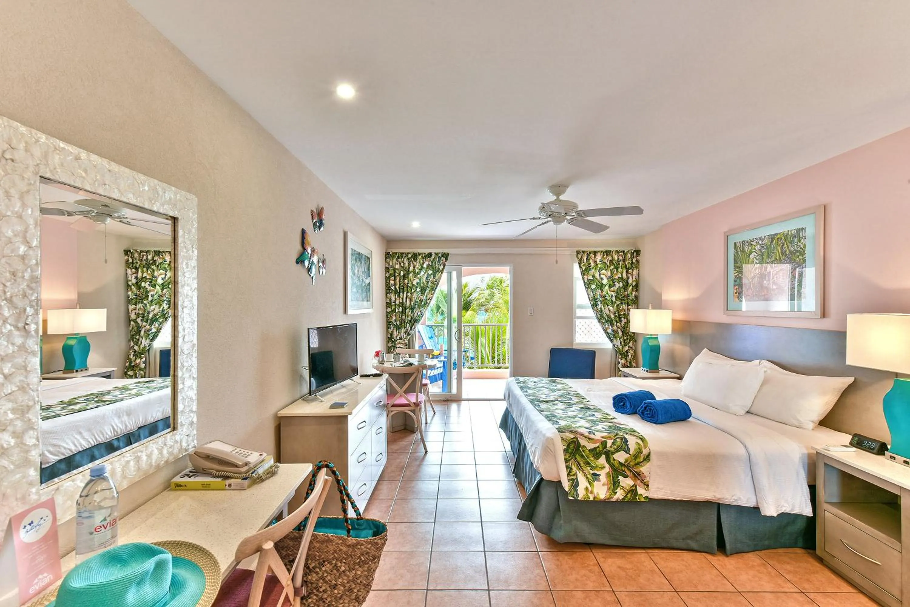 Deluxe Studio Island View - single occupancy in Butterfly Beach Hotel