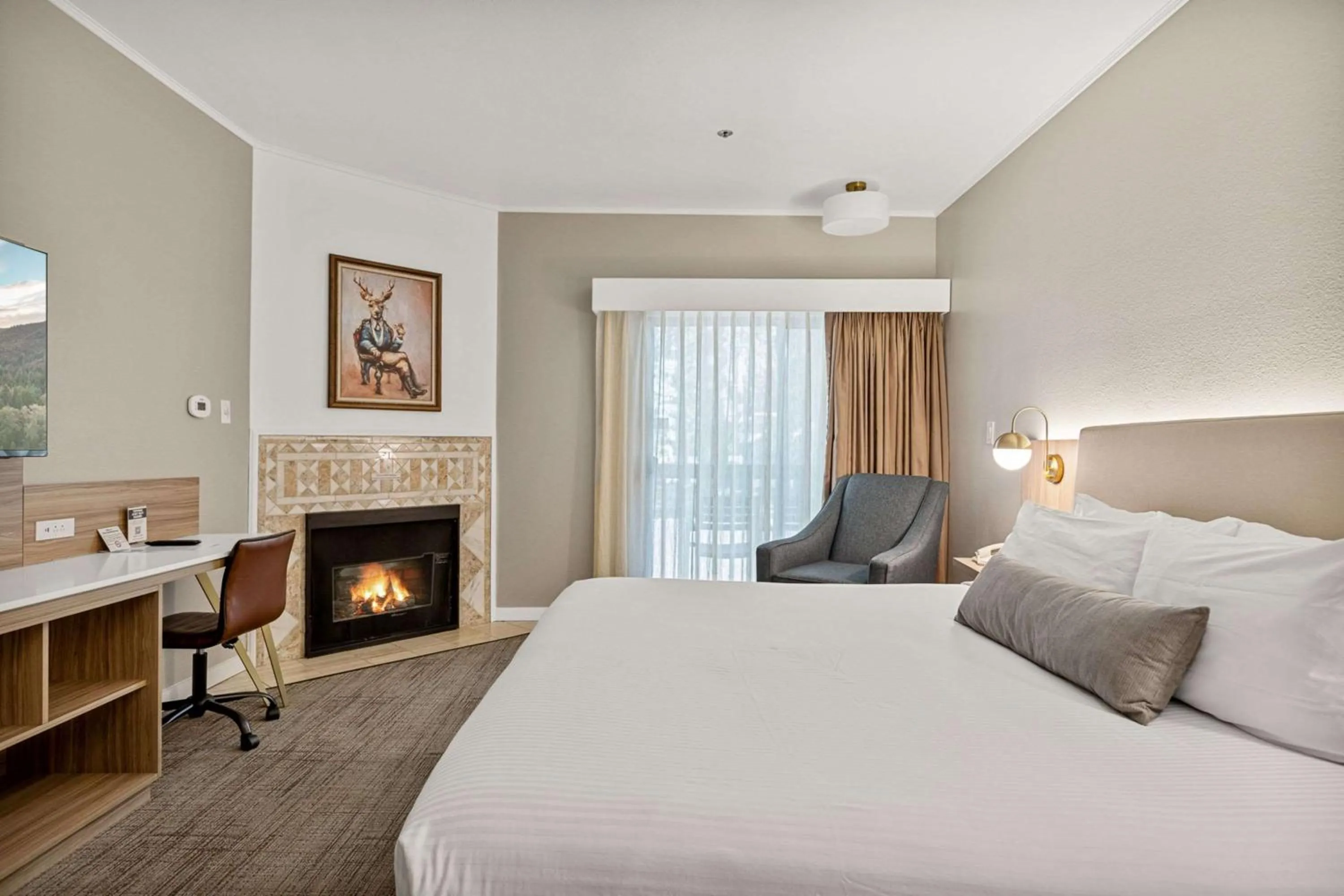 King Room - Disability Access in Chateau Big Bear Boutique Hotel, BW Signature Collection