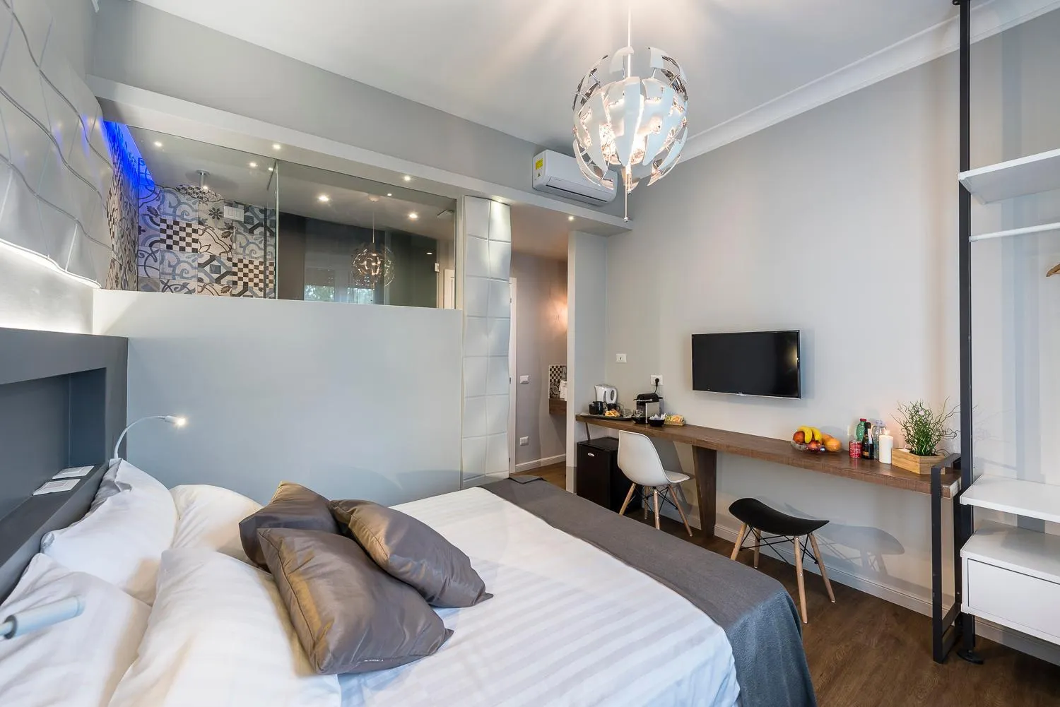 Deluxe Double Room in Z-ArchSuites