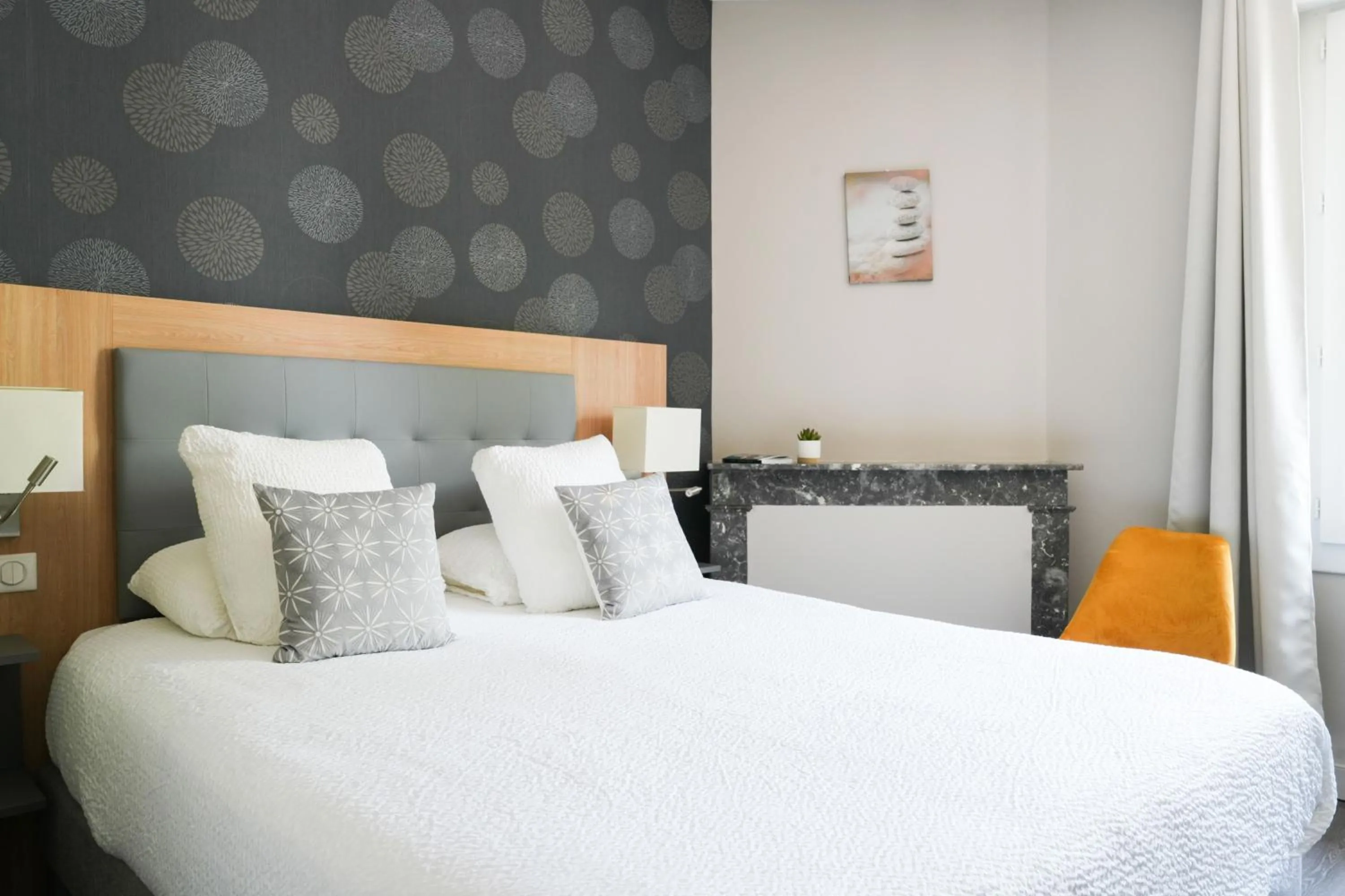 Double Room in Logis Hôtel l'Amandier