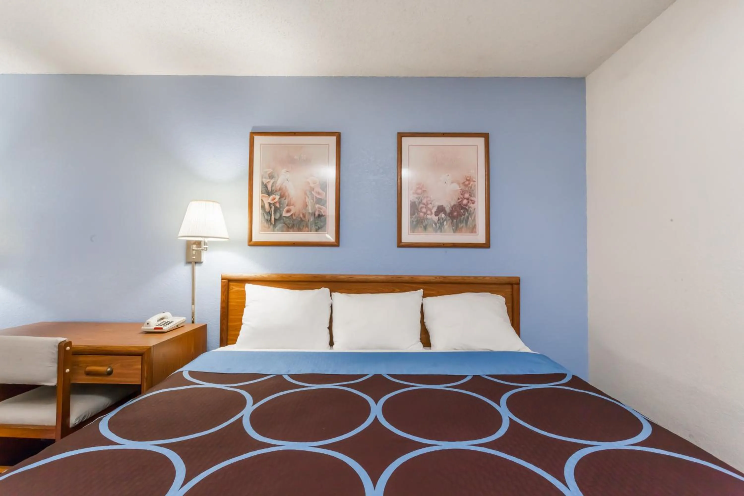 King Room - Non-Smoking in Super 8 by Wyndham Norwich