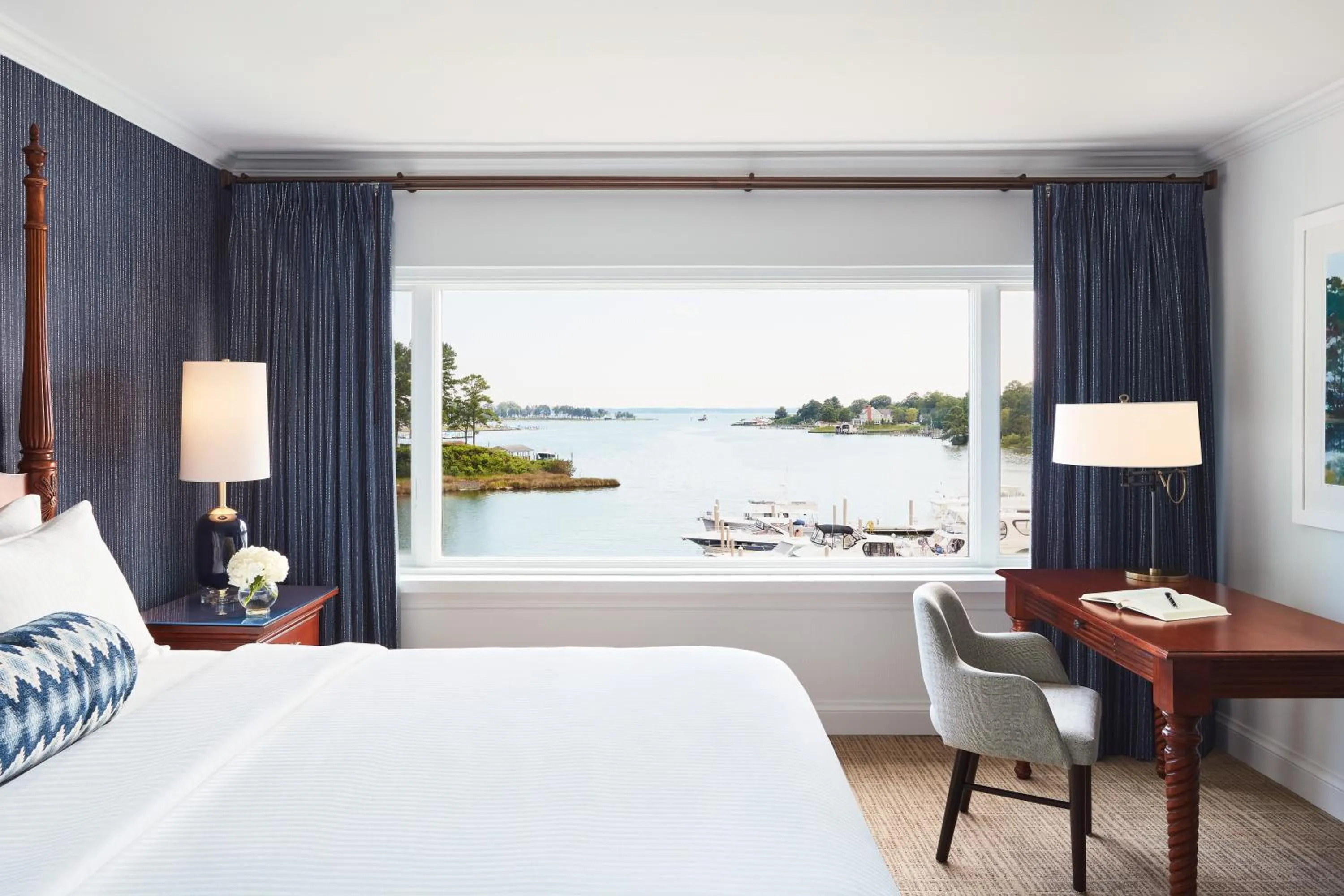 King Room with Lake View in The Tides Inn