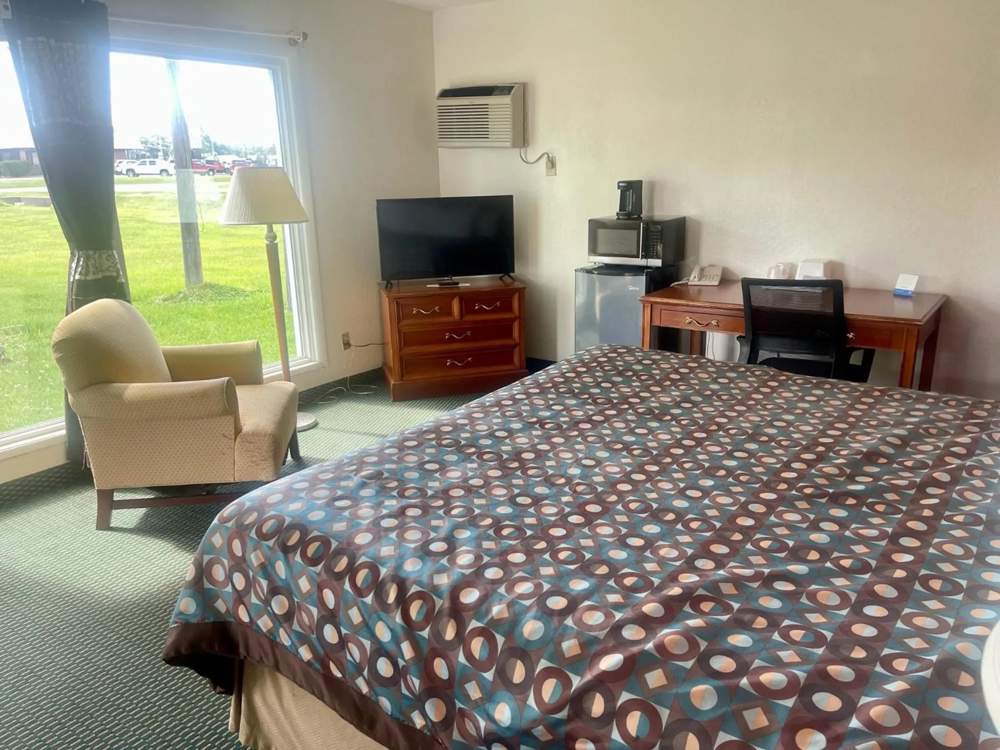 Standard King Room - Non-Smoking  in Rodeway Inn