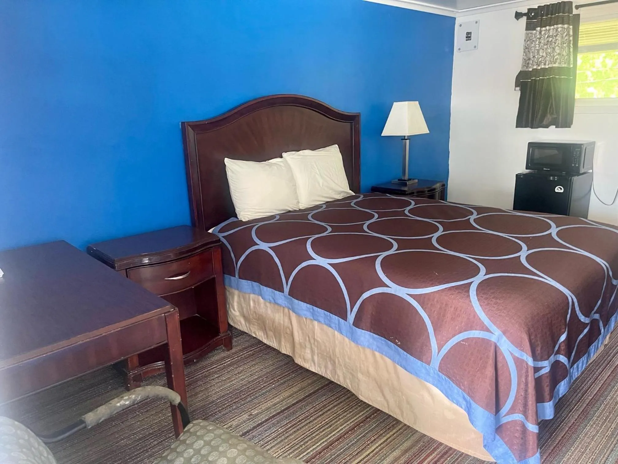 Standard Queen Room - Smoking in Rodeway Inn