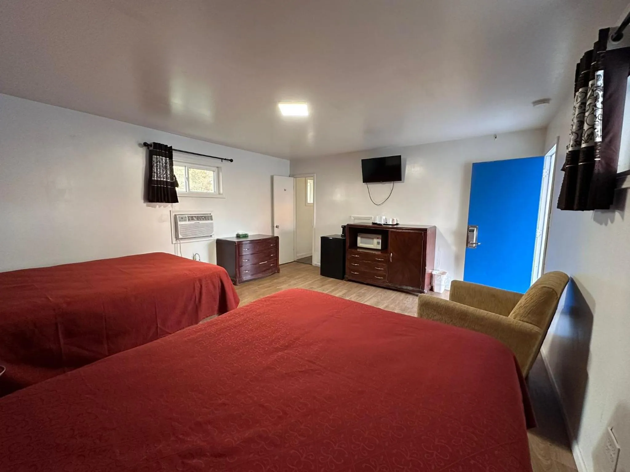 Double Room with Two Double Beds - Non-Smoking in Rodeway Inn Flora