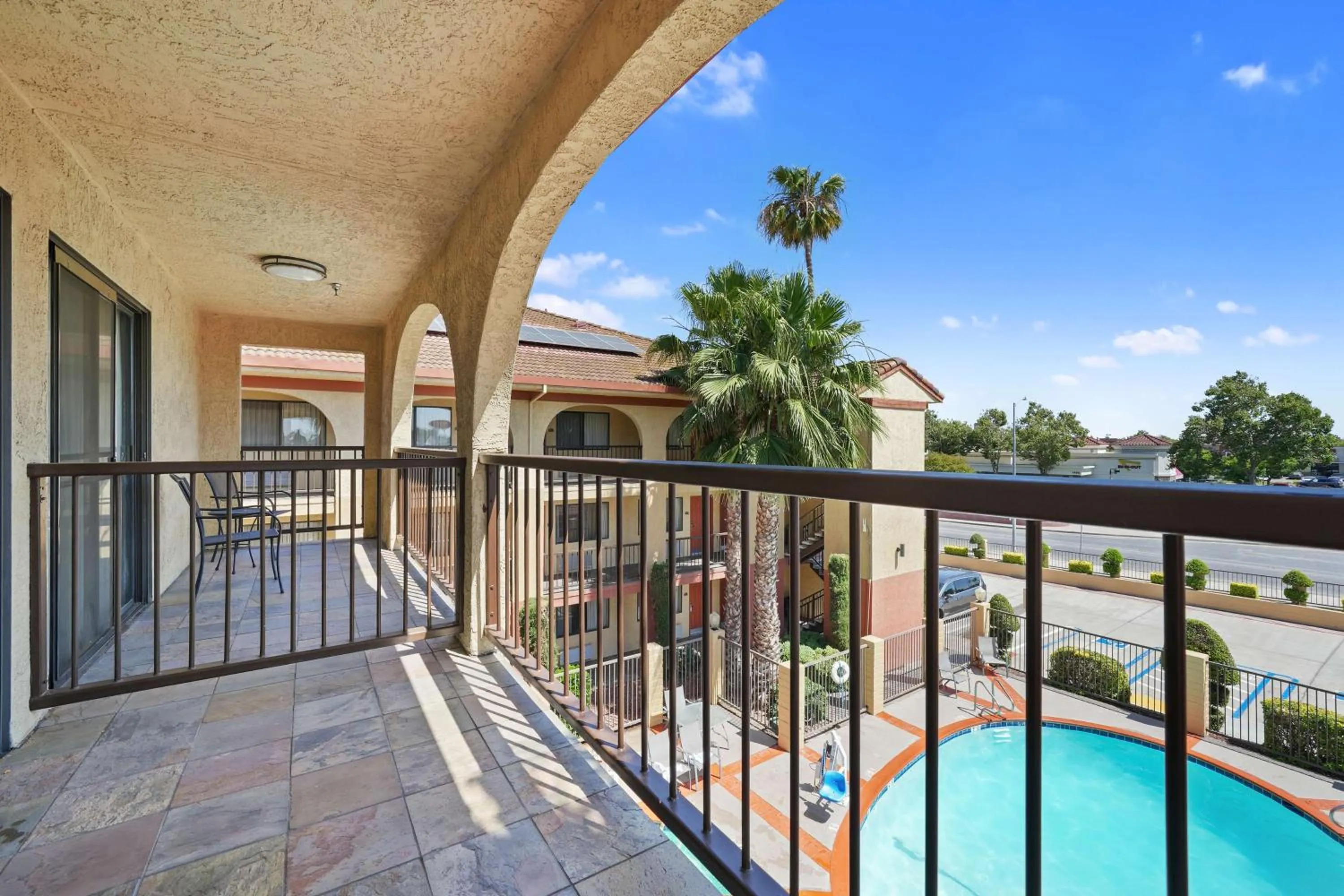 Queen Suite with Balcony - Non-Smoking in Best Western Plus Executive Inn & Suites