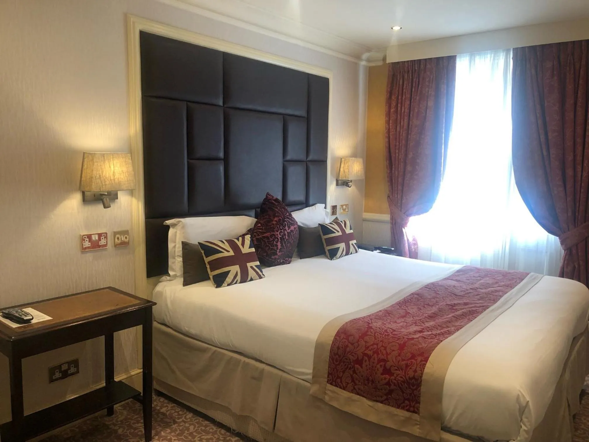 Two Bedroom Junior Suite with Kitchenette in The Leonard Hotel