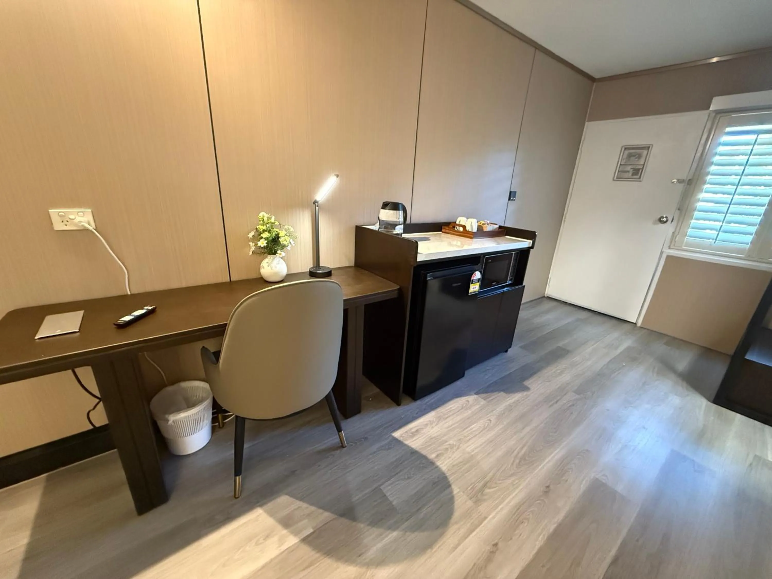 King Room(No Pets) in Airway Motel