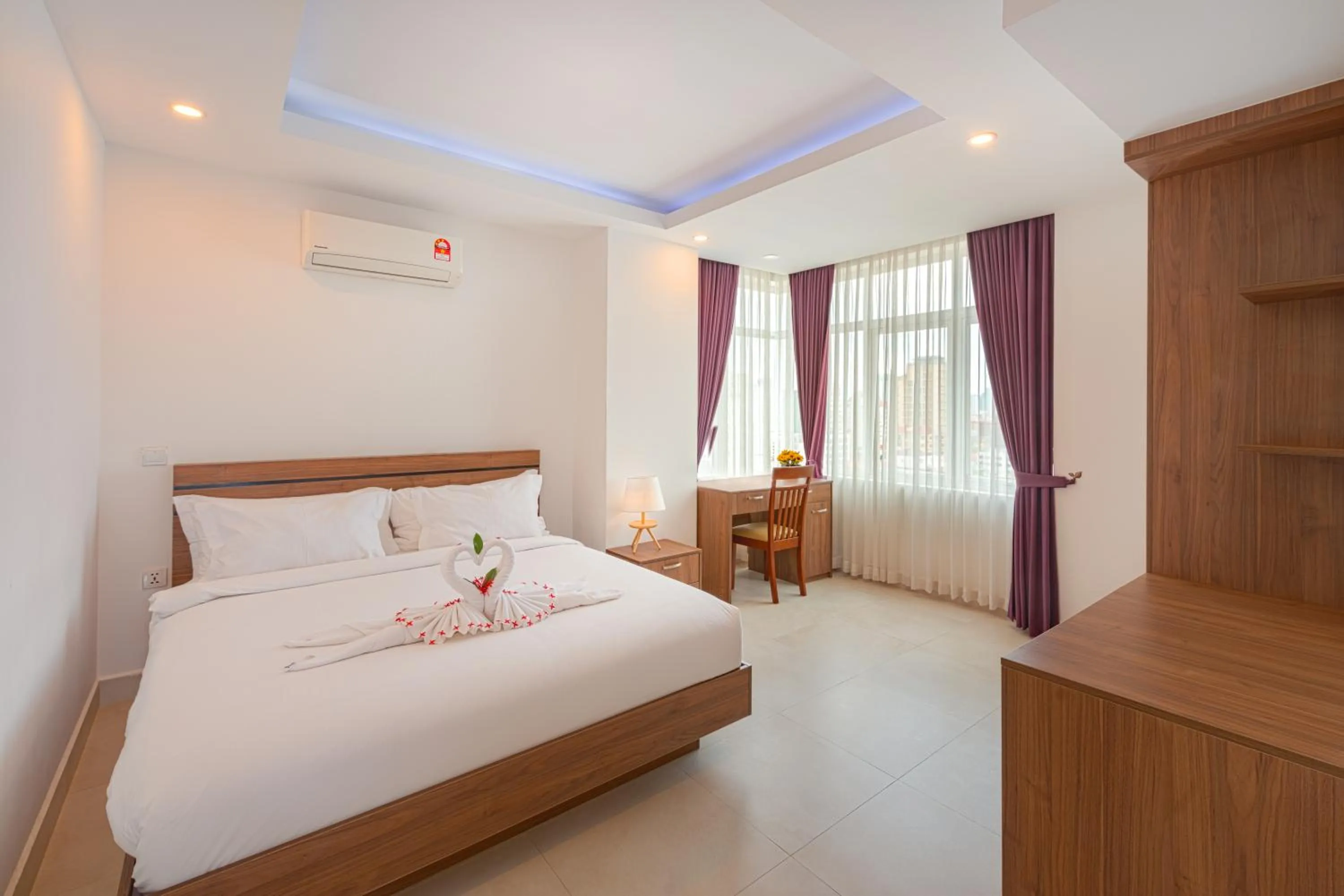 Deluxe King Room in Queen Mansion