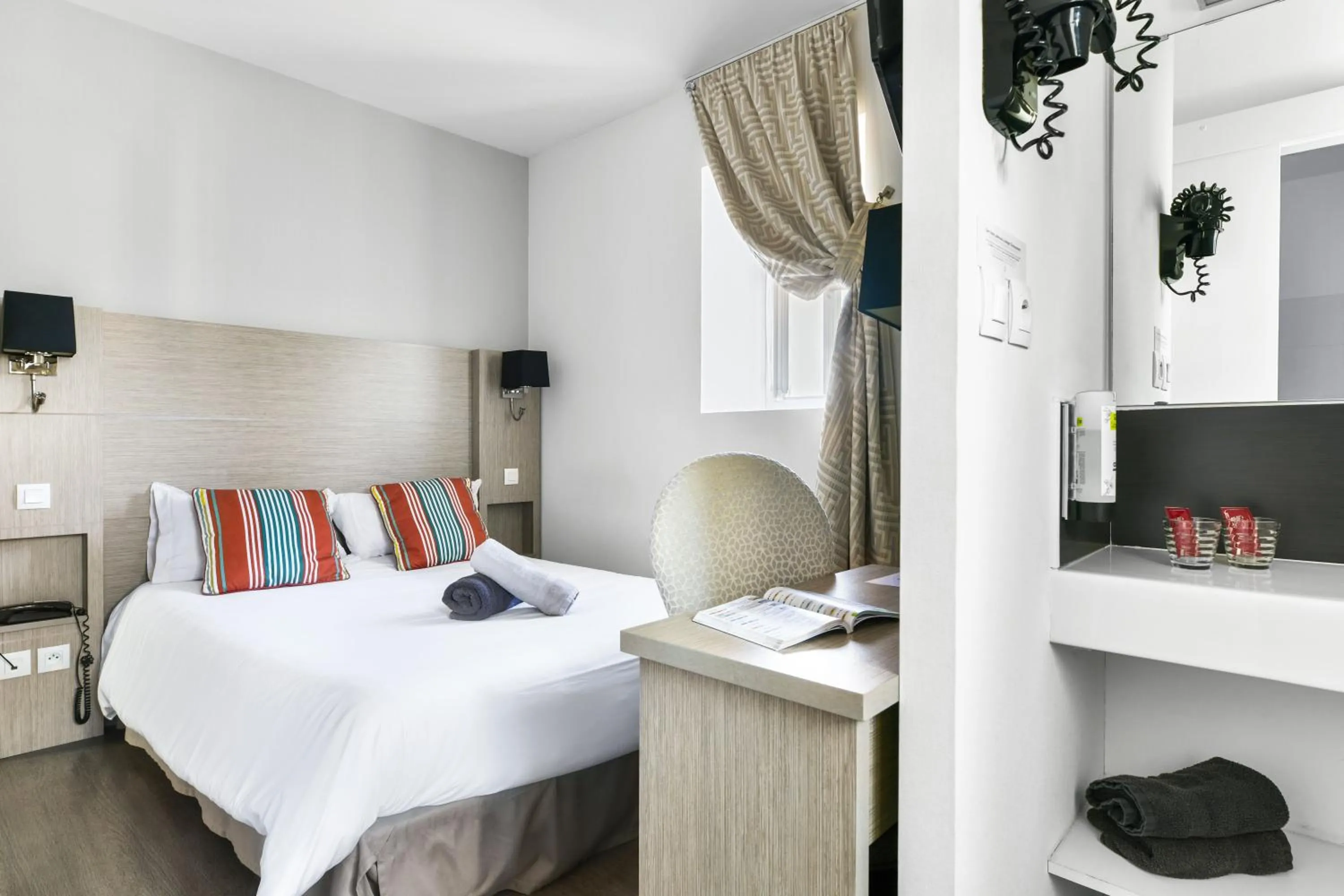 Standard Double Room in Logis Hôtel & Restaurant La Villa Bleue