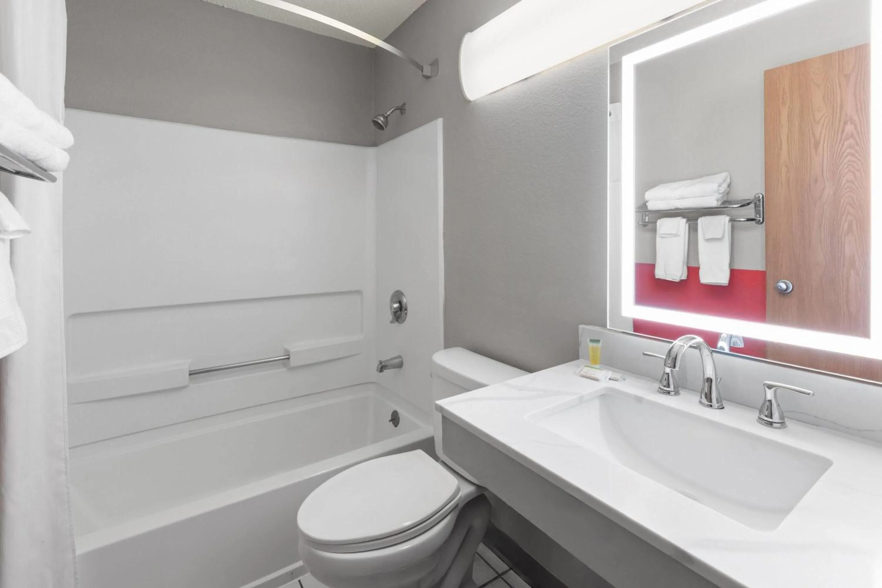 Queen Room with Two Queen Beds - Smoking in Super 8 by Wyndham Kent/Akron Area