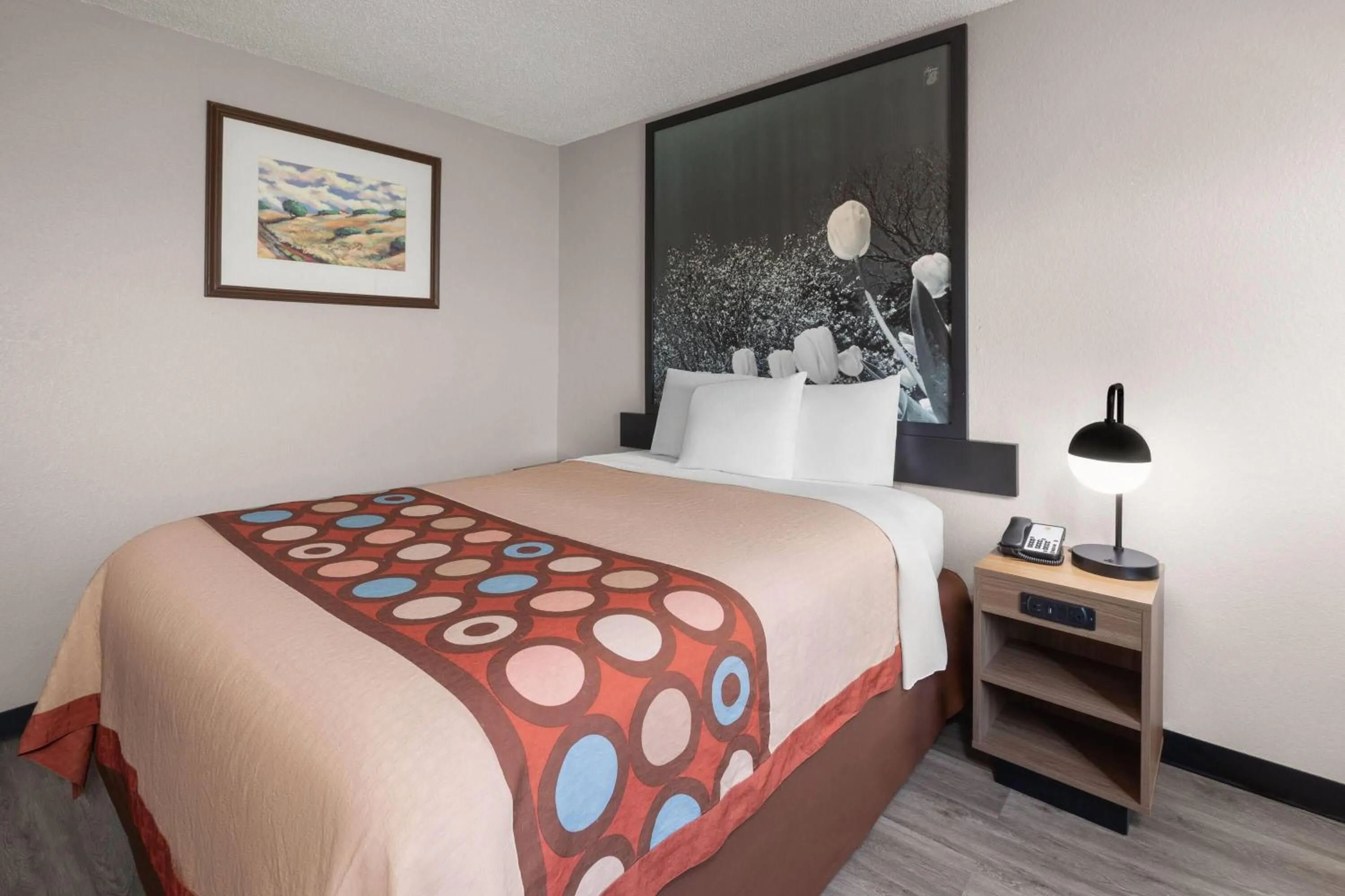 Queen Room - Smoking in Super 8 by Wyndham Kent/Akron Area