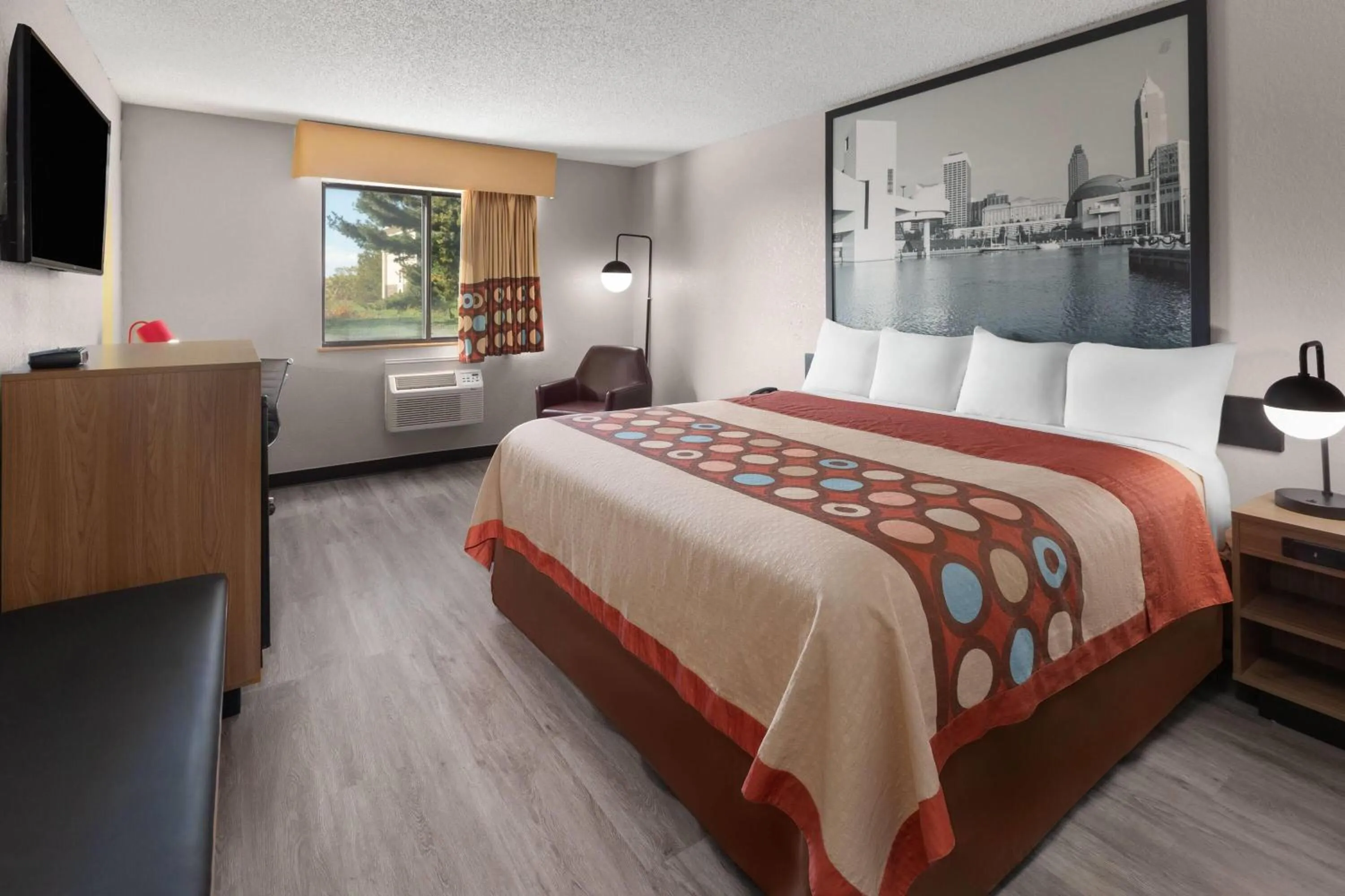 King Room- Non-Smoking in Super 8 by Wyndham Kent/Akron Area