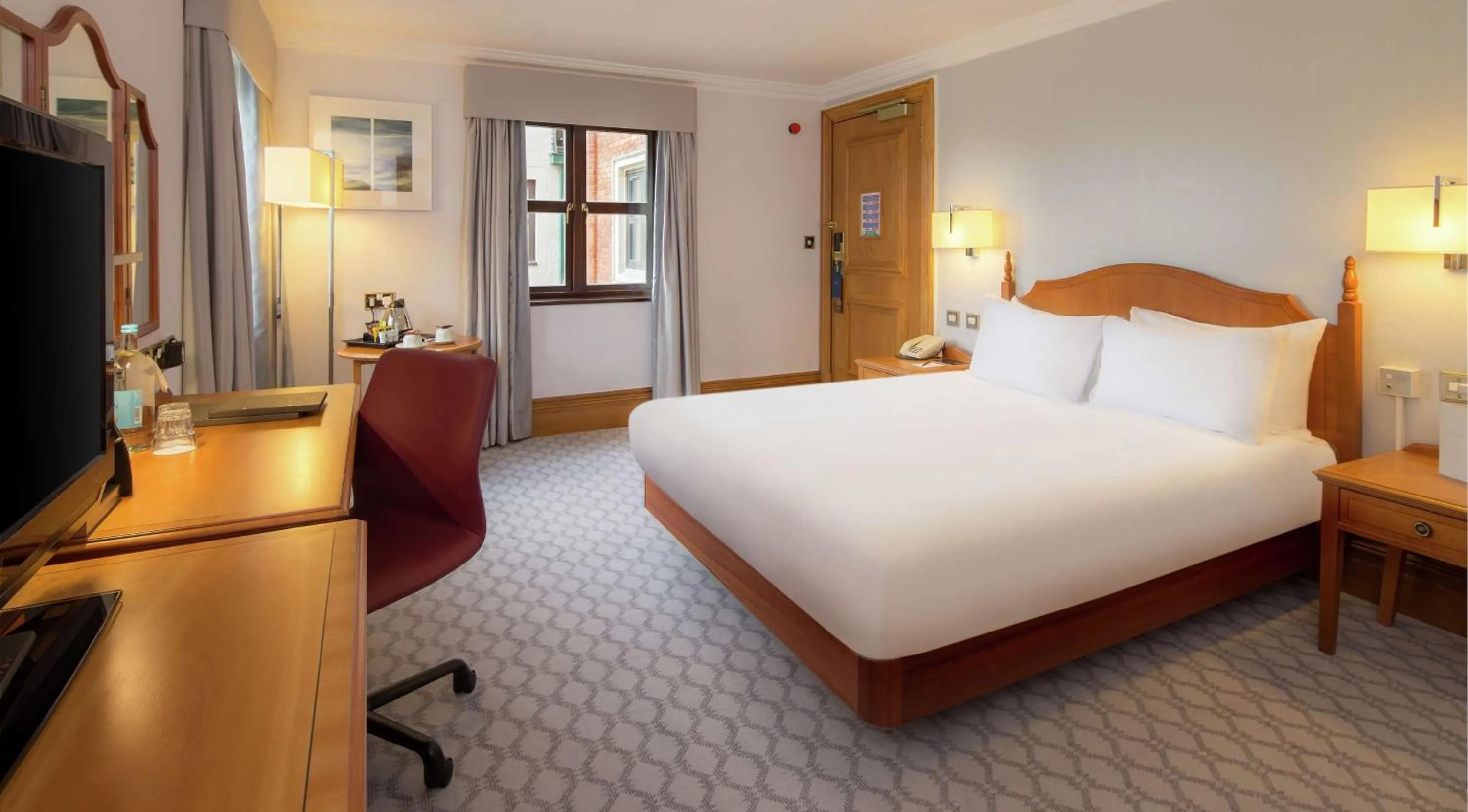 Queen Room in Hilton Puckrup Hall Hotel & Golf Club, Tewkesbury