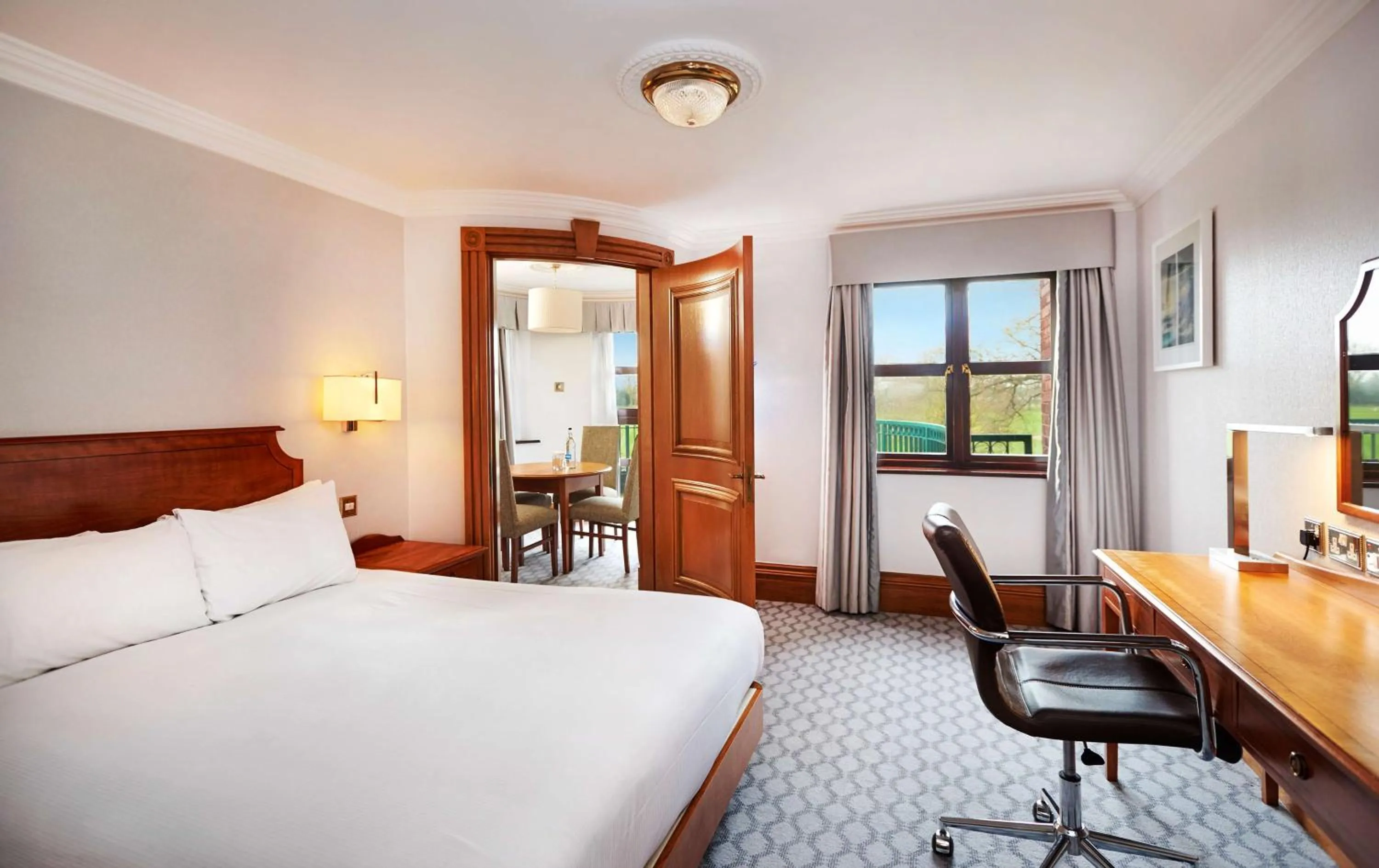 Grand Hilton Suite in Hilton Puckrup Hall Hotel & Golf Club, Tewkesbury