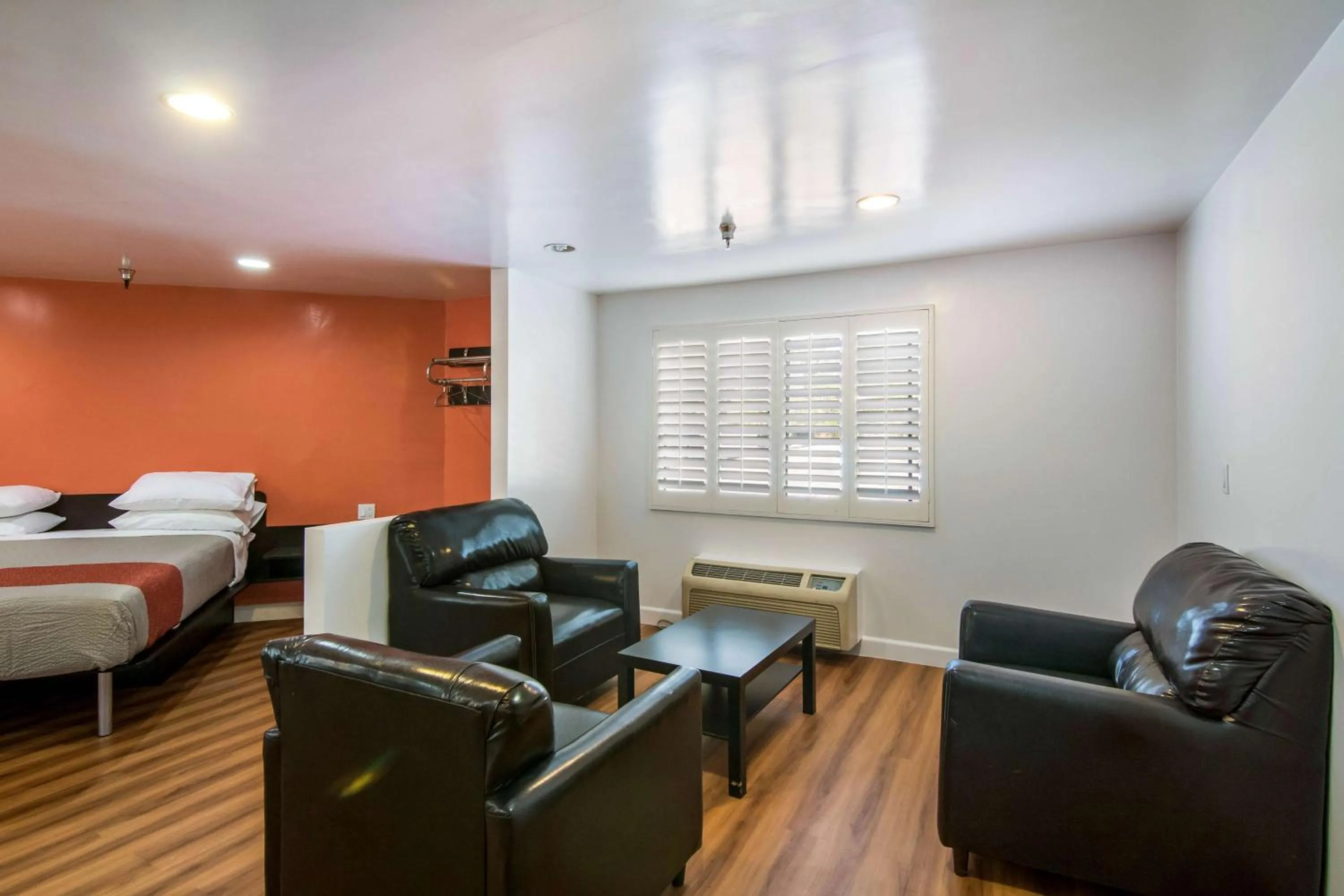 Deluxe Suite - Non-Smoking in Motel 6 Monterey Park