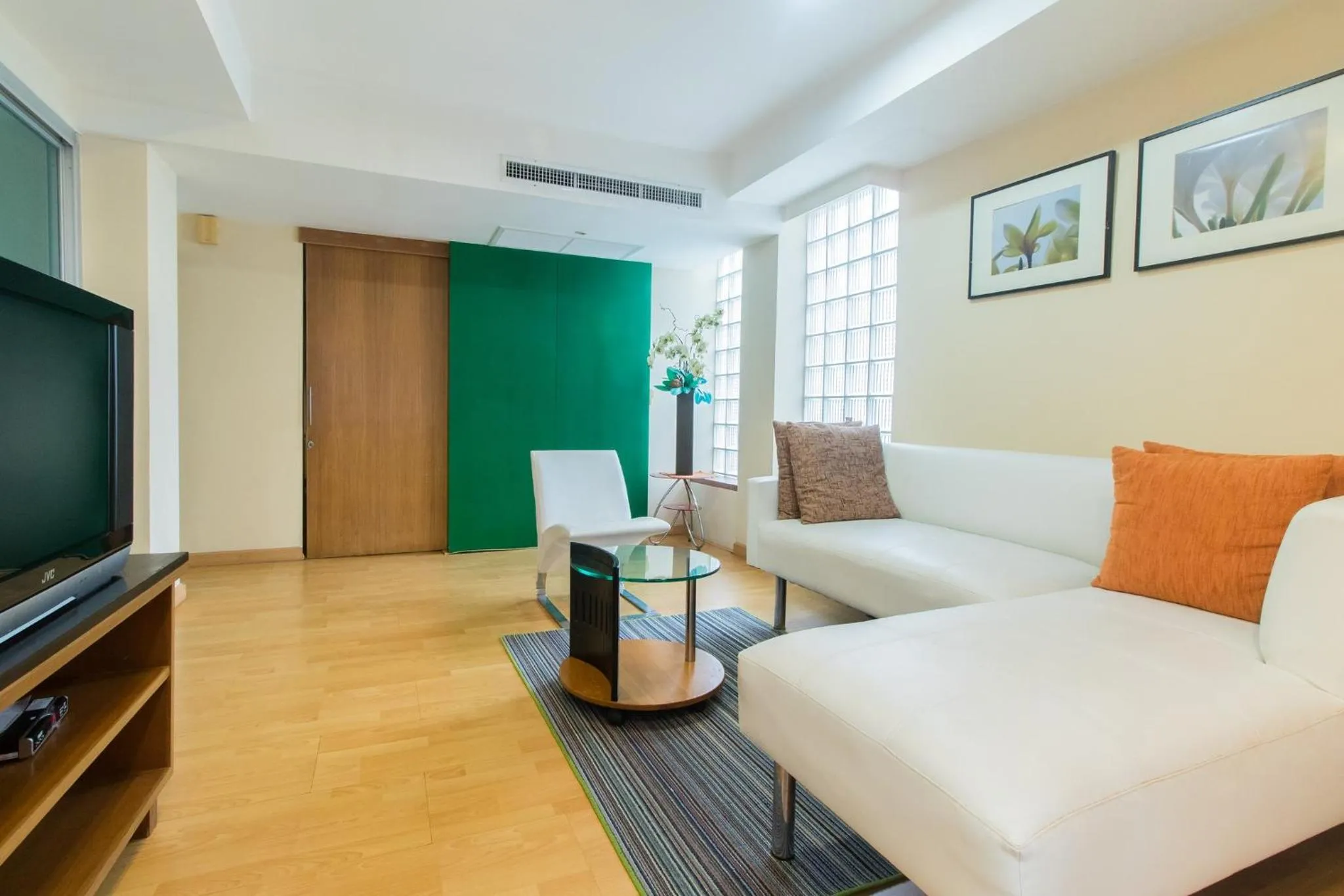 One-Bedroom Apartment - F in Silom Convent Garden