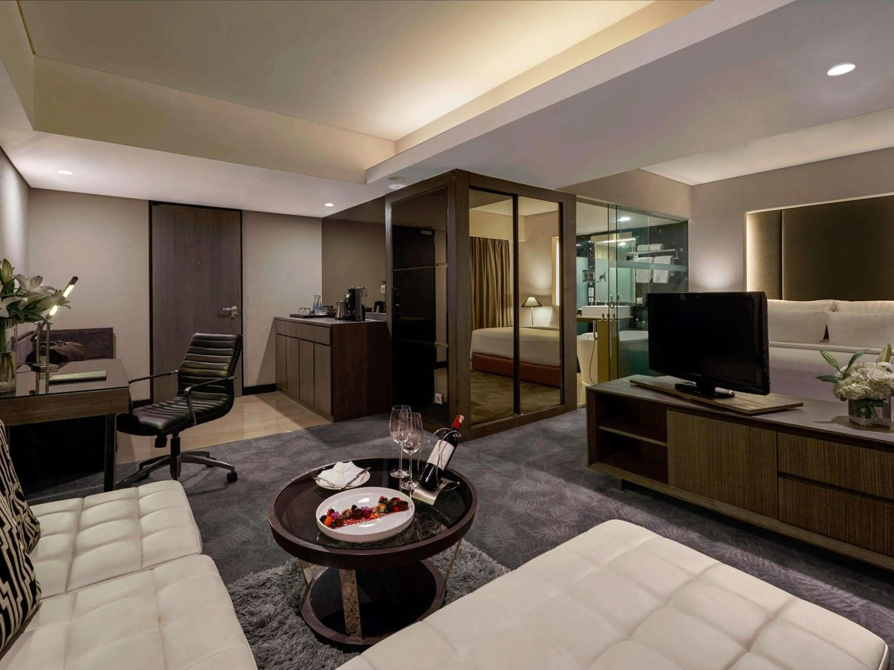 Deluxe King Room in Pullman Jakarta Indonesia