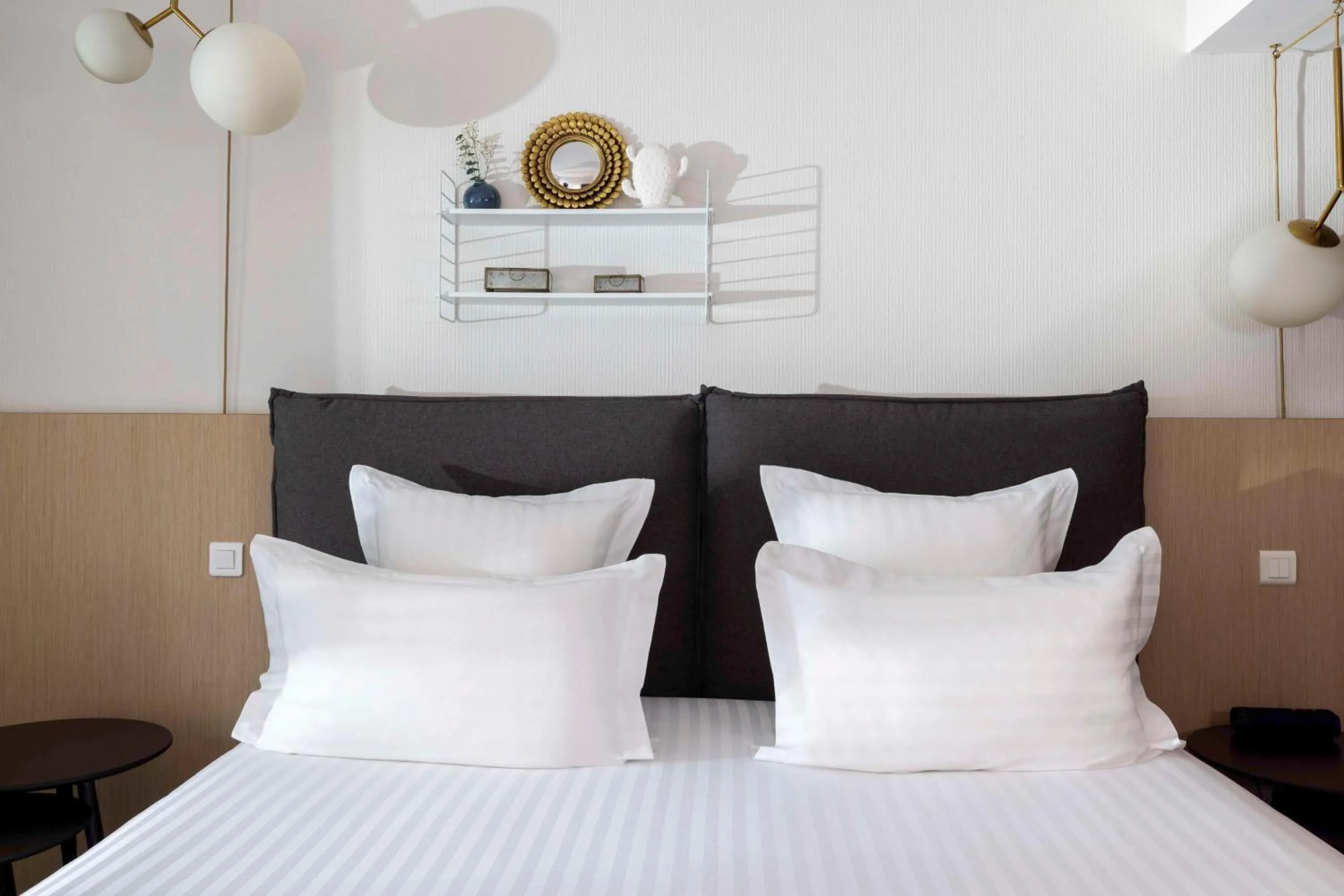 Two Connecting Rooms with Lake View in Best Western Plus Hotel les Rives du Ter