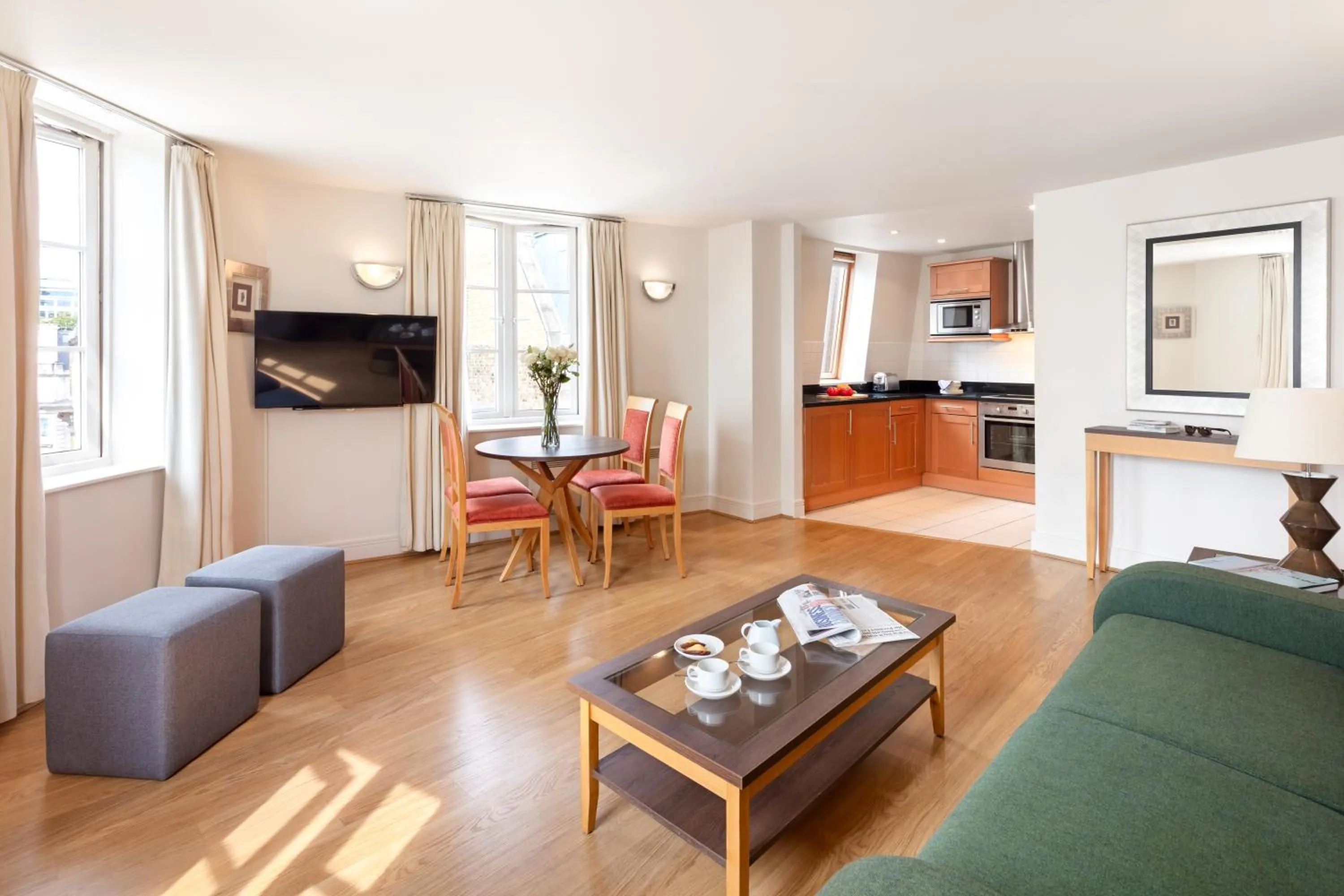 Two-Bedroom Apartment in Marlin Apartments London City - Queen Street