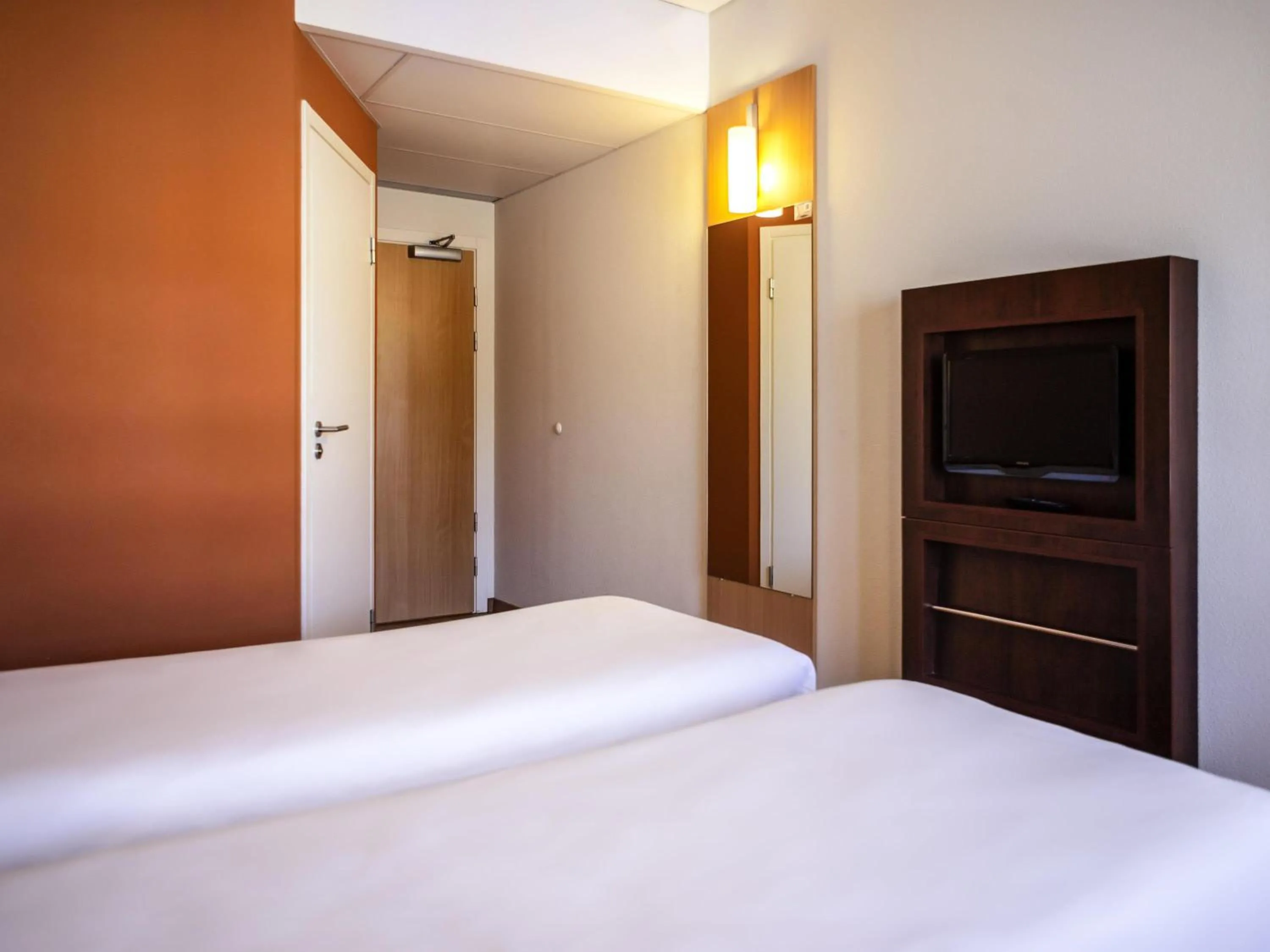 Standard Twin Room in Ibis Kaunas Centre